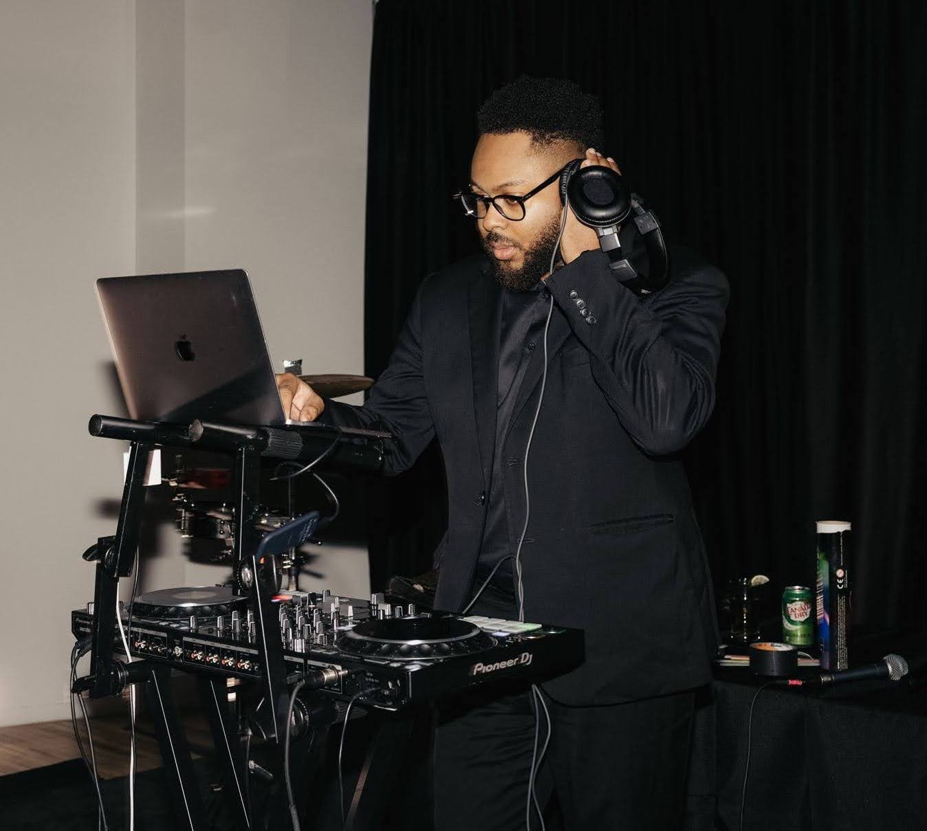 World Class DJ entertains at VIP corporate function