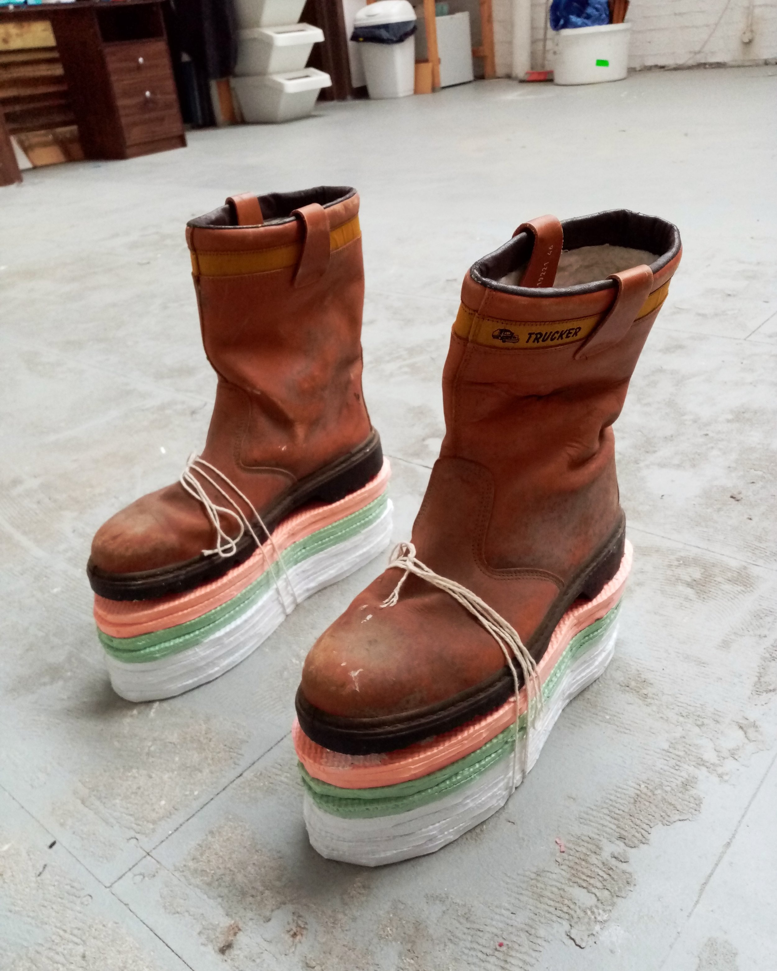 'Private Performance III' (2021).
Each consecutive day at work, an additional lift is added to work boots. The performance stops until someone notices.
Performance duration: 8 working days
