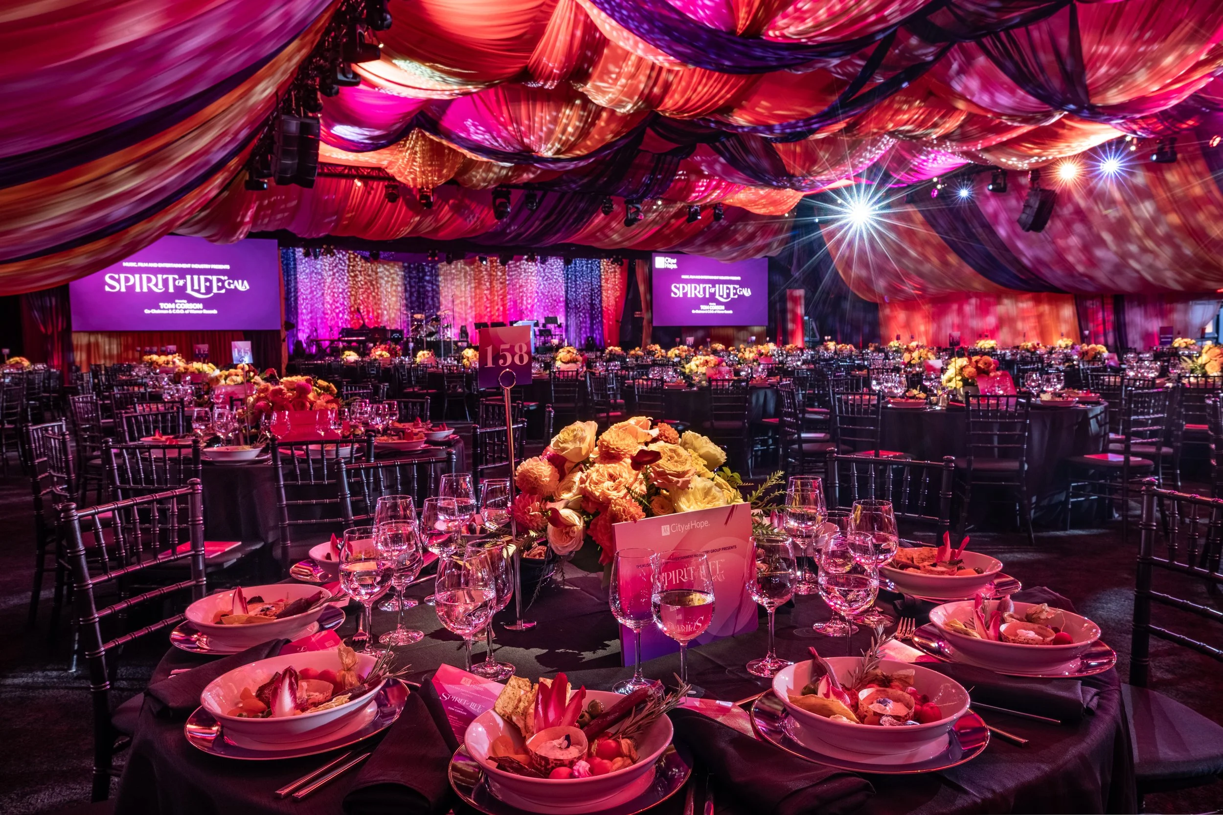 A detailed close‑up of a beautifully arranged gala table showing place settings, glassware, and centerpieces.