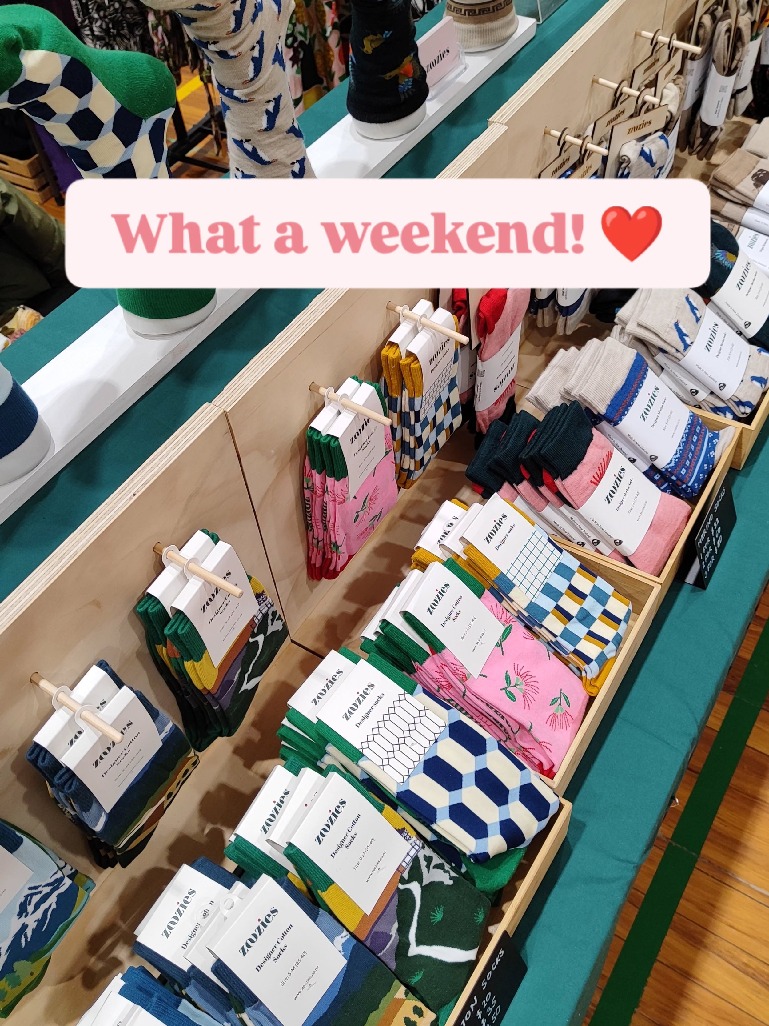 What a weekend @encraftment ! ❤️

🧦 The Kea socks sold out on the first day! I only had a limited number, so I wasn't completely surprised, but wow... thank you!

🐑 Merino definitely stole the show this weekend, although plenty of cotton socks foun