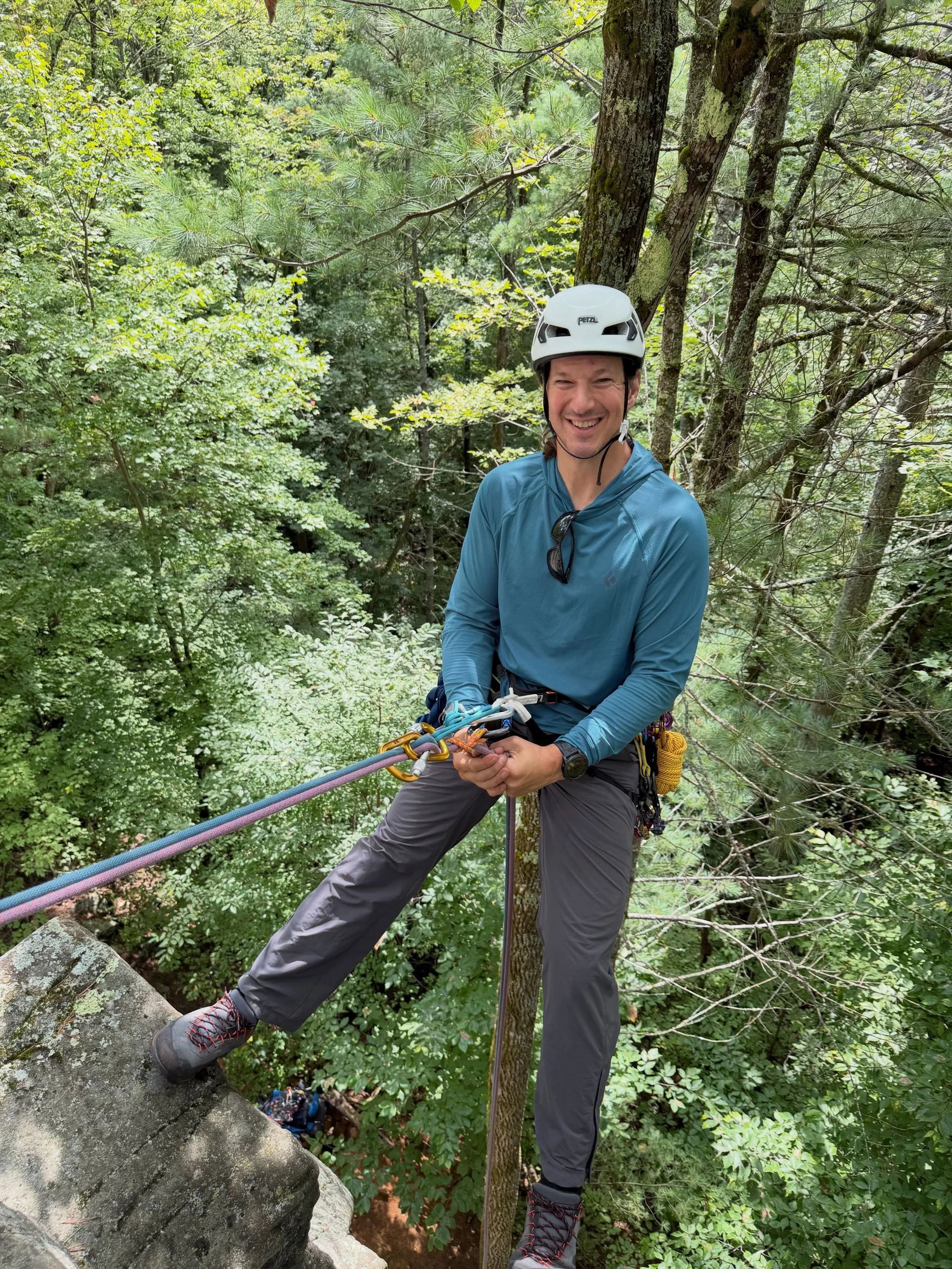 Eric and I had a lovely time climbing today at Sharp Bridge Campground &mdash; an under-rated crag for sure! Eric&rsquo;s preparing for an @amga1979 single pitch instructor exam, so we brushed up on some top managed site skills like building multi-us