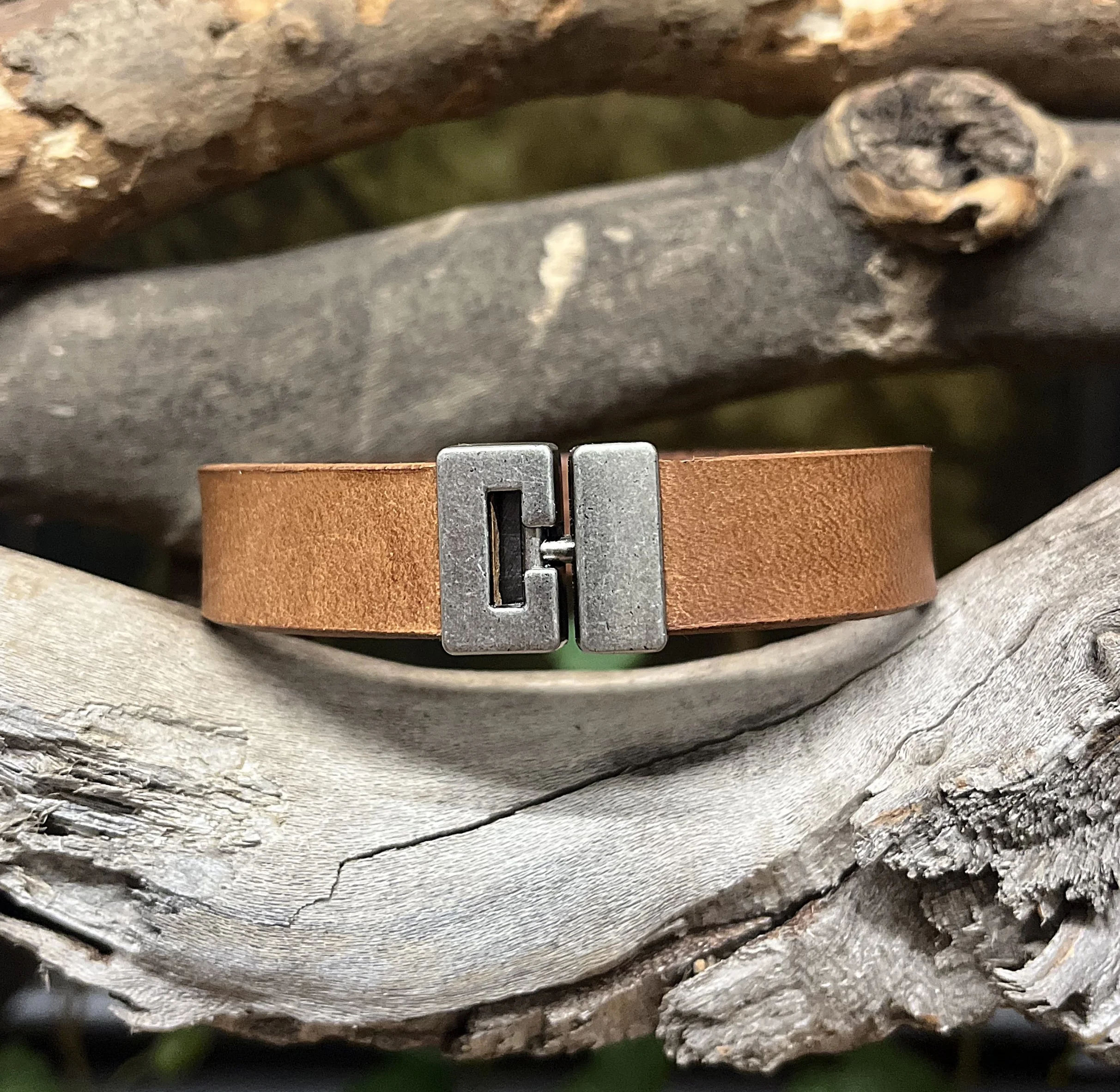 Leather Clasp Bracelet - Brown