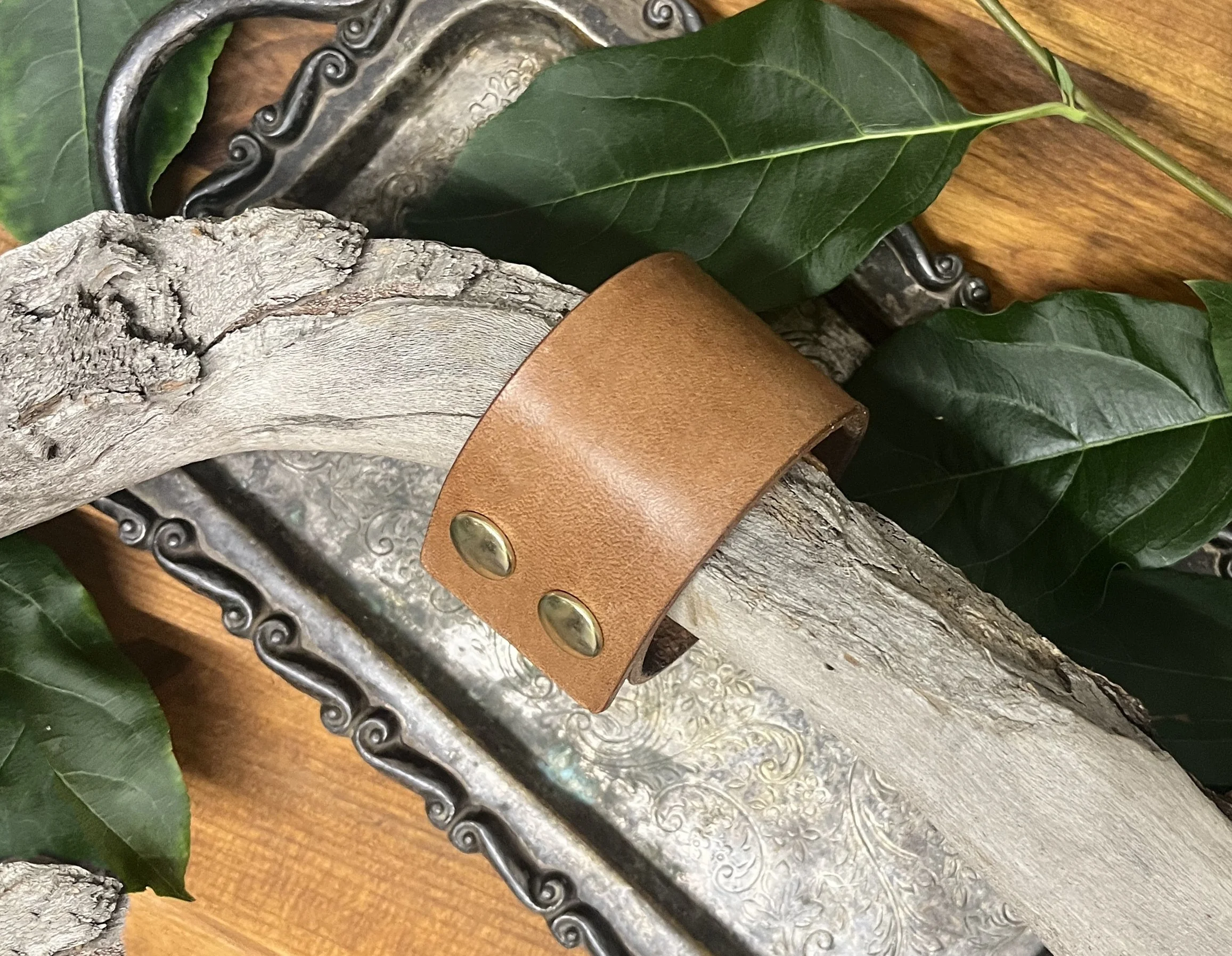 Leather Cuff Brown v7.jpg