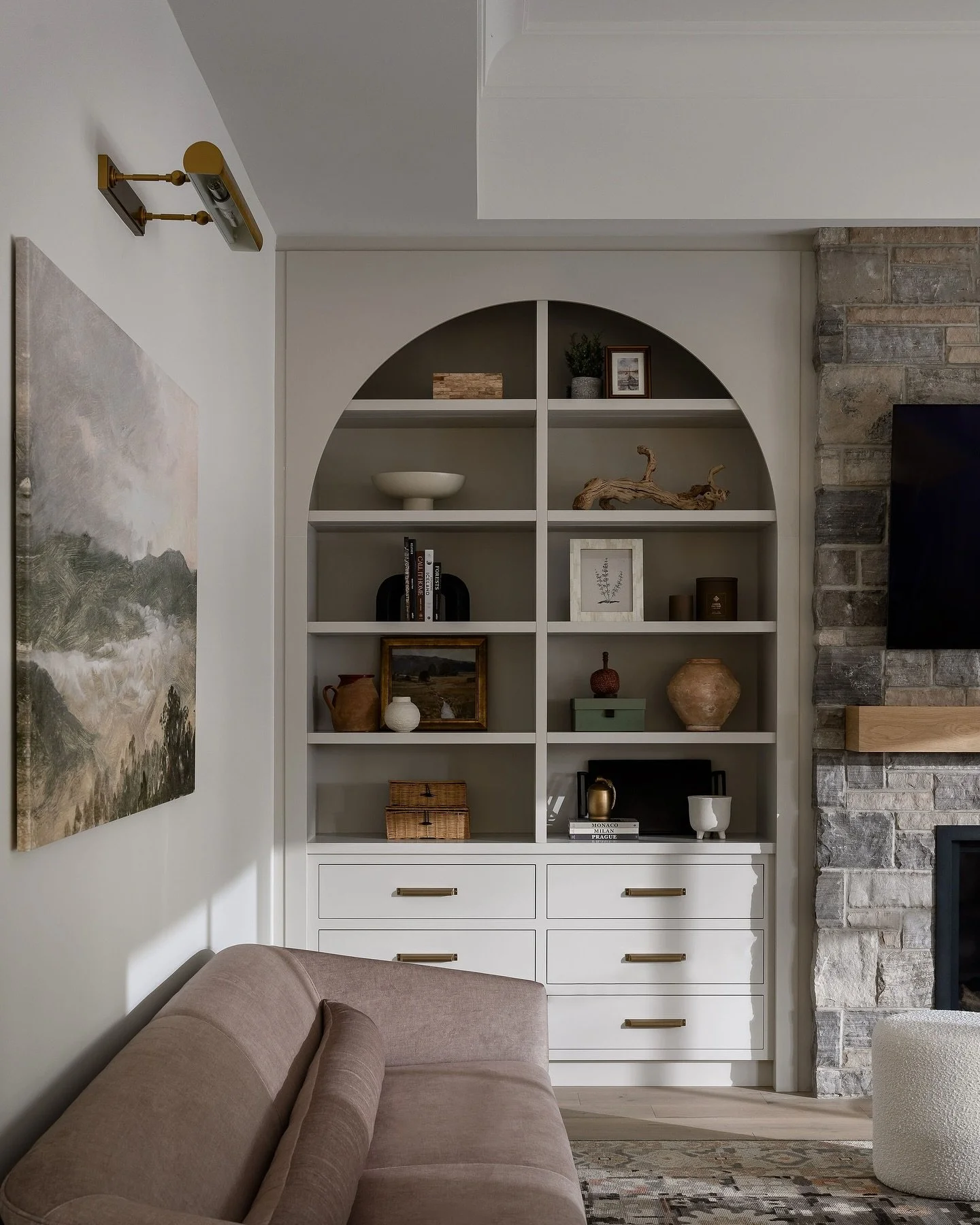 Design Tip: A picture light isn&rsquo;t just functional&mdash;it elevates the entire space. ✨ By adding soft, focused lighting above a piece, you not only highlight the artwork but create a layered, gallery-like feel right at home.

In this hallway, 
