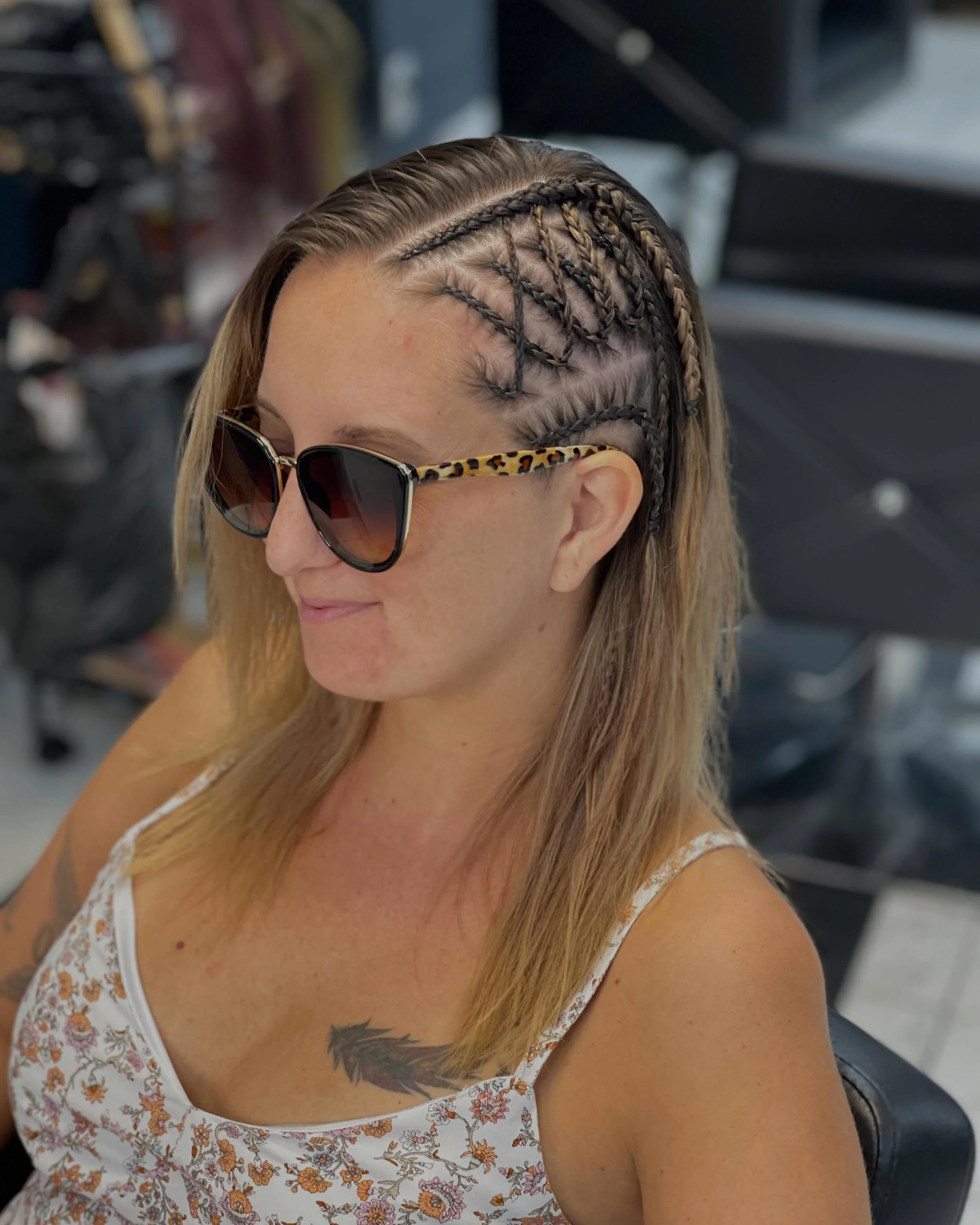 Loved creating this side braid look. Clean parts, lightweight tension, and a style that adds a little edge while still being super wearable. Perfect for clients who want something different without committing to a full braided style 😌 Great style fo