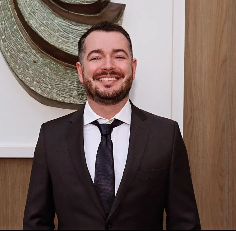 Ol&aacute;. Tudo bem?
Fico feliz que est&aacute;s por aqui. Na realidade essa conex&atilde;o j&aacute; era para acontecer, n&atilde;o? Espero que posso ajud&aacute;-lo, auxilia-lo e guia-lo na trajet&oacute;ria.

Sou m&eacute;dico neurologista no qua