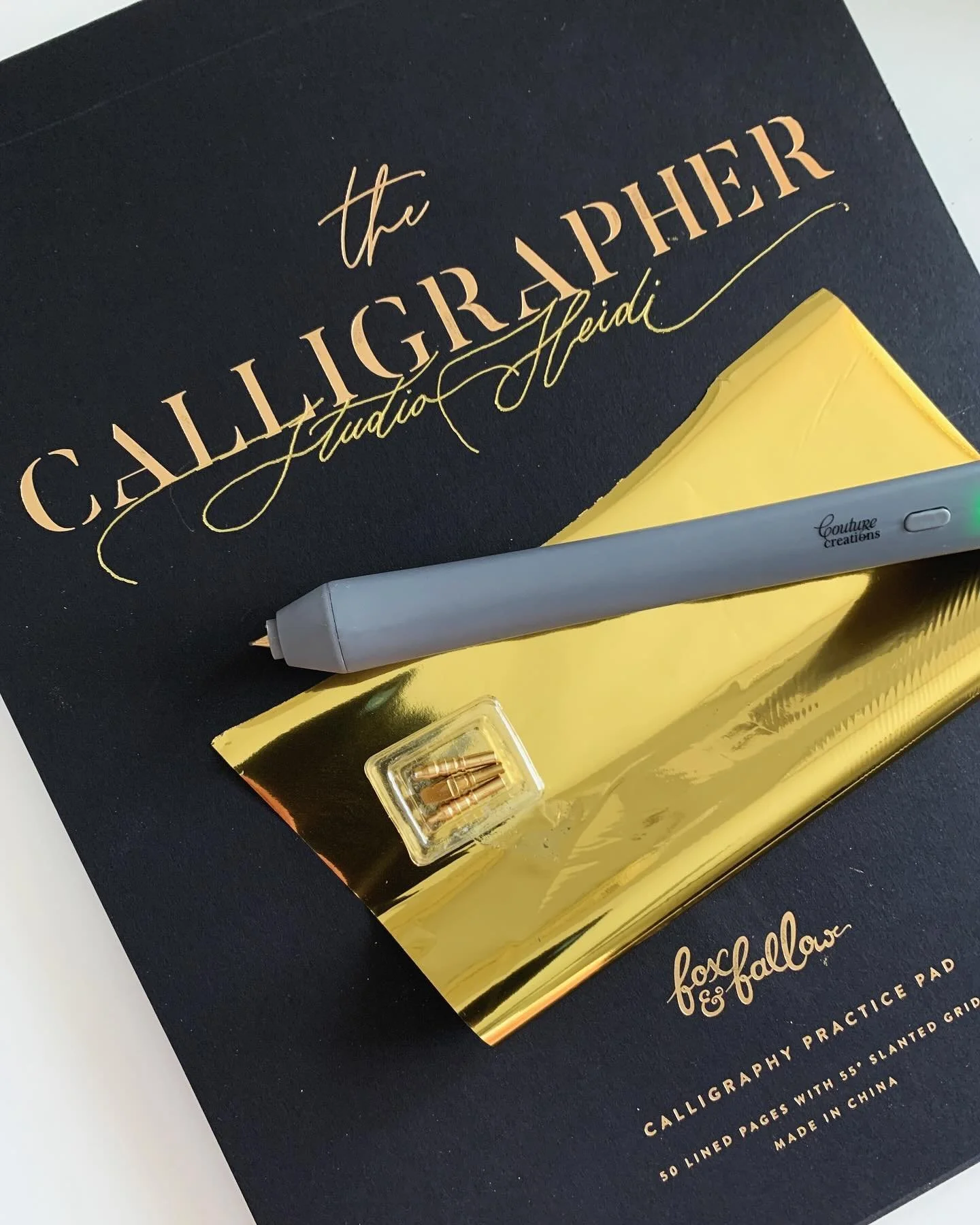 Daily practice with my hot gold foiling pen and luxurious @foxandfallow pad ✨

Live and in-studio personalisation service enquiries at hello@studioheidi..com.au 

STUDIO HEIDI 

Calligrapher | Engraver | Botanical Illustration

Where creativity meets