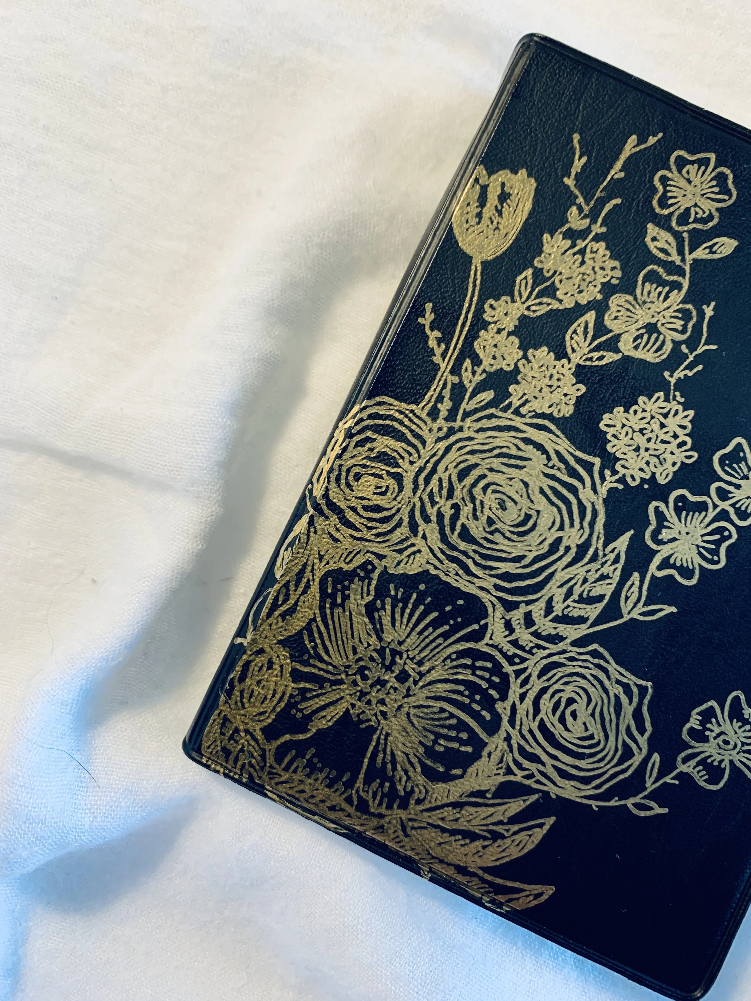 Melbourne Calligrapher, Luxury Calligrapher, Modern Calligrapher, Calligrapher, Hot Gold Foiling, Personalised, Melbourne Events, Luxury Engraving, Brand Activations, Live Events, On-site Calligrapher, Live Calligraphy, Botanical Illustration, Botani