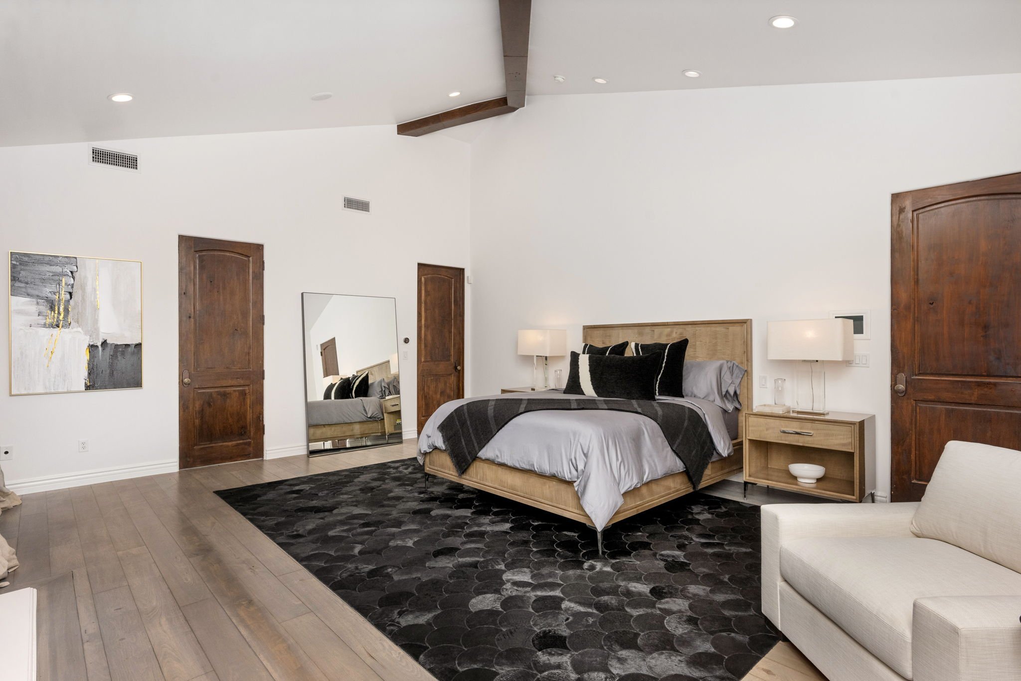 10-web-or-mls-351-n-laurel-ave.jpg