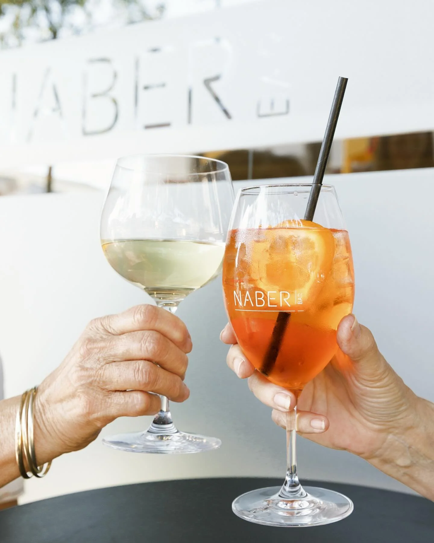 Good drinks bring people together, great ones bring them closer. Shake off the Monday blues before they hit &mdash; gather your favourite people, share some laughs, and sip your way into a perfect Sunday! 

#sunday #mondayblues #beer #wine #funday #r