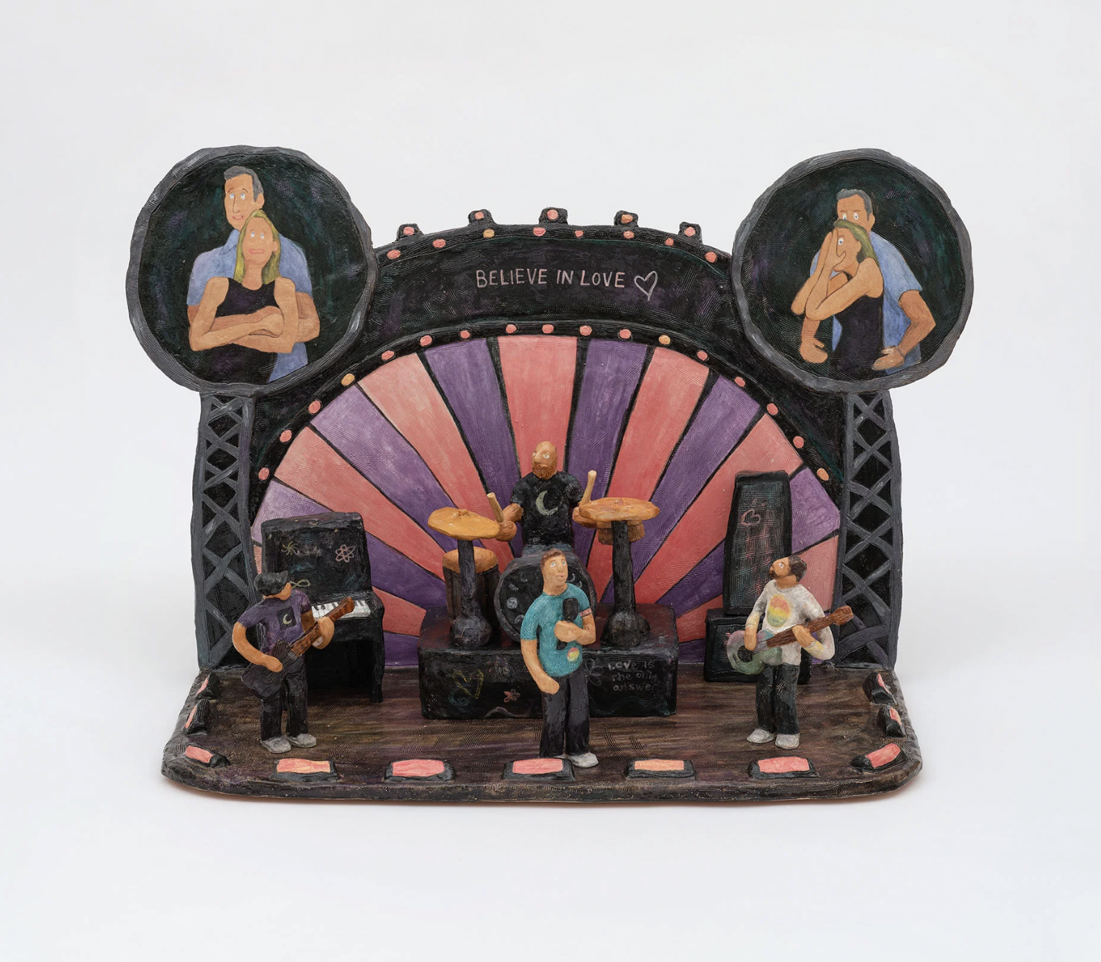 Meegan Barnes Kiss Cam, 2026 Glazed ceramic stoneware 16 x 22 x 12 in 40.6 x 55.9 x 30.5 cm (MEB26.001)