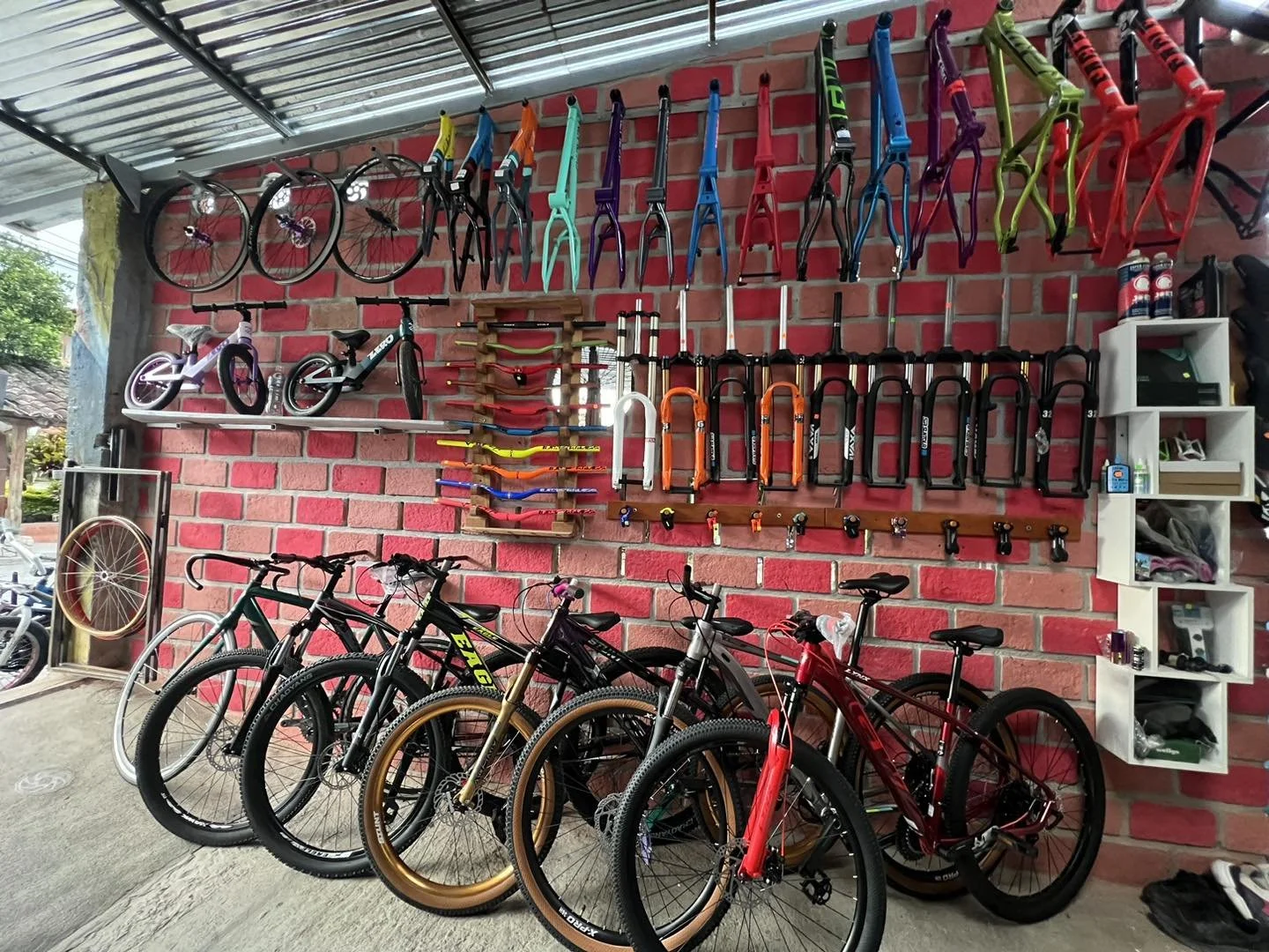 chinos bikes.jpg