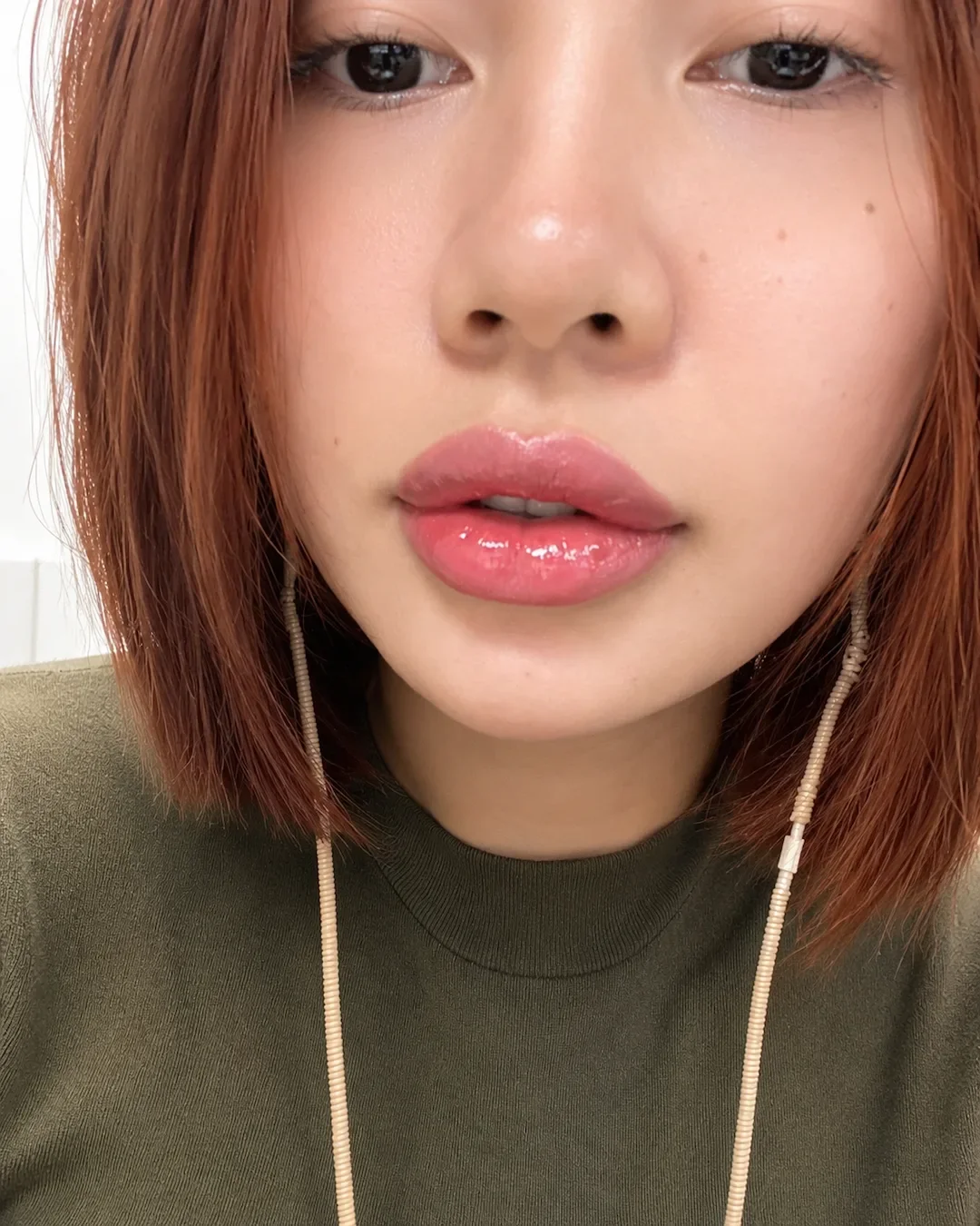 Môi tây căng bóng tự nhiên tại Hugo Beauty với form môi mềm mại, glossy nhẹ và hiệu ứng môi đầy sang trọng