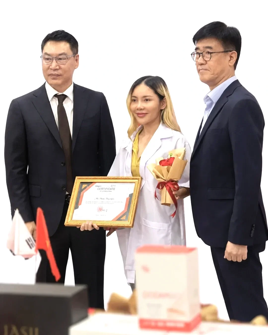 Founder of Hugo Beauty participating in international aesthetic and facial anatomy training in Ho Chi Minh City.