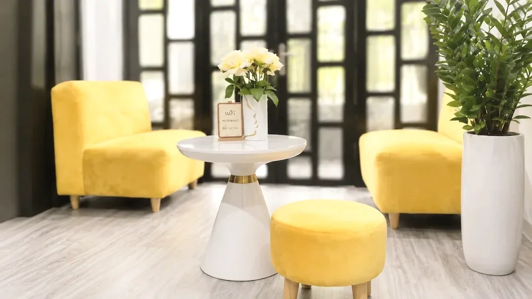 Không gian tiếp khách tại Hugo Beauty, nơi tư vấn và đặt lịch HIFU ở TP.HCM