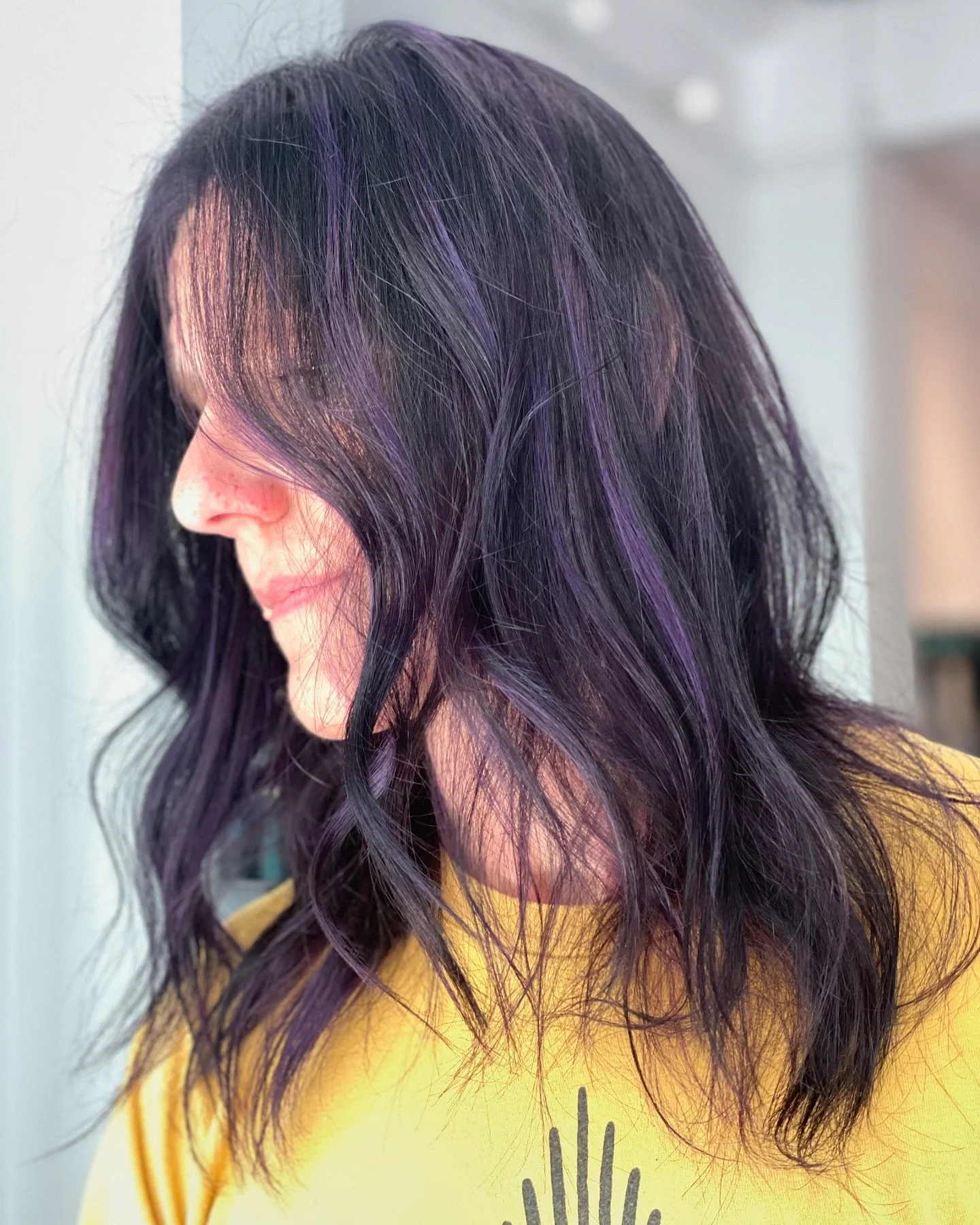 What a fun project!!!!!🤩
A transformation for dimensional violet color with high contrast effect💜🦋🖤 #purplehair 
&bull;
&bull;
&bull;
&bull;
&bull;
&bull; color+cut @yewonj_hair 
#violethair #sfhair #sfhaircolorist #sfhairstylist #smokandmirrorss