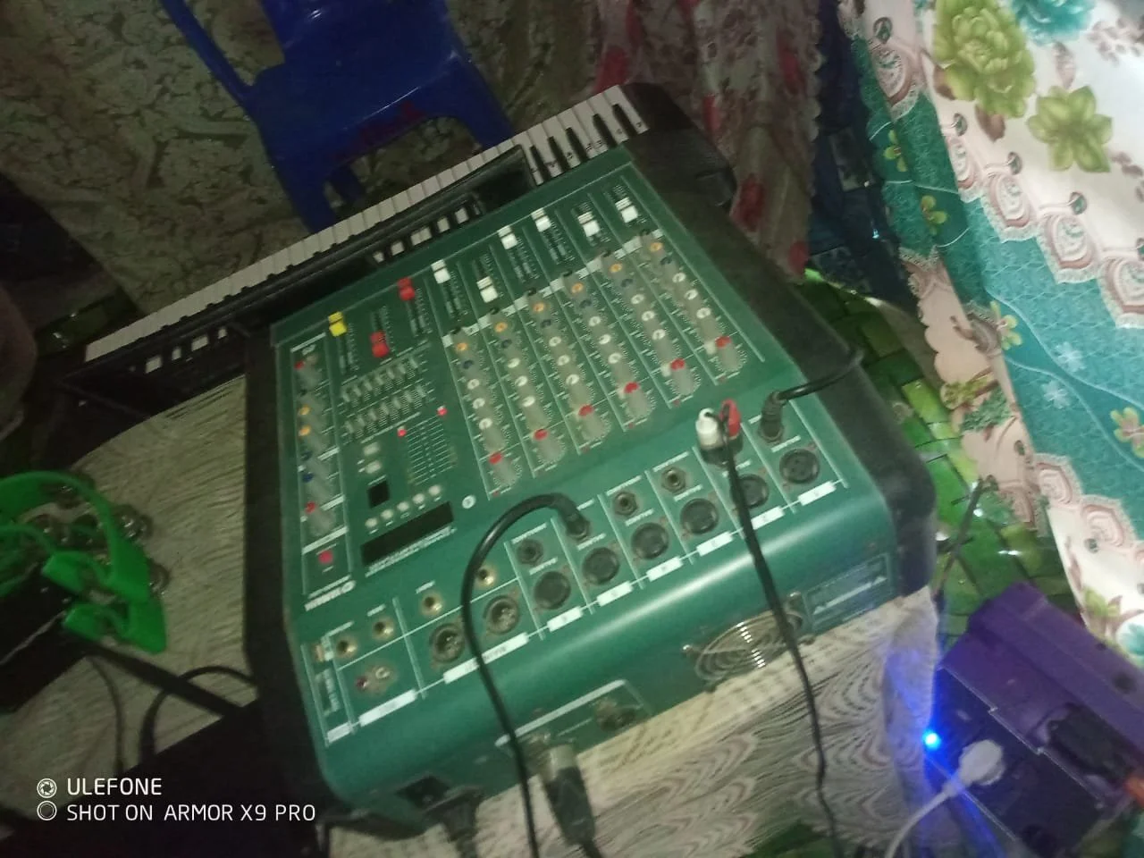 MOPOMax Powering Keyboard+sound system.jpg