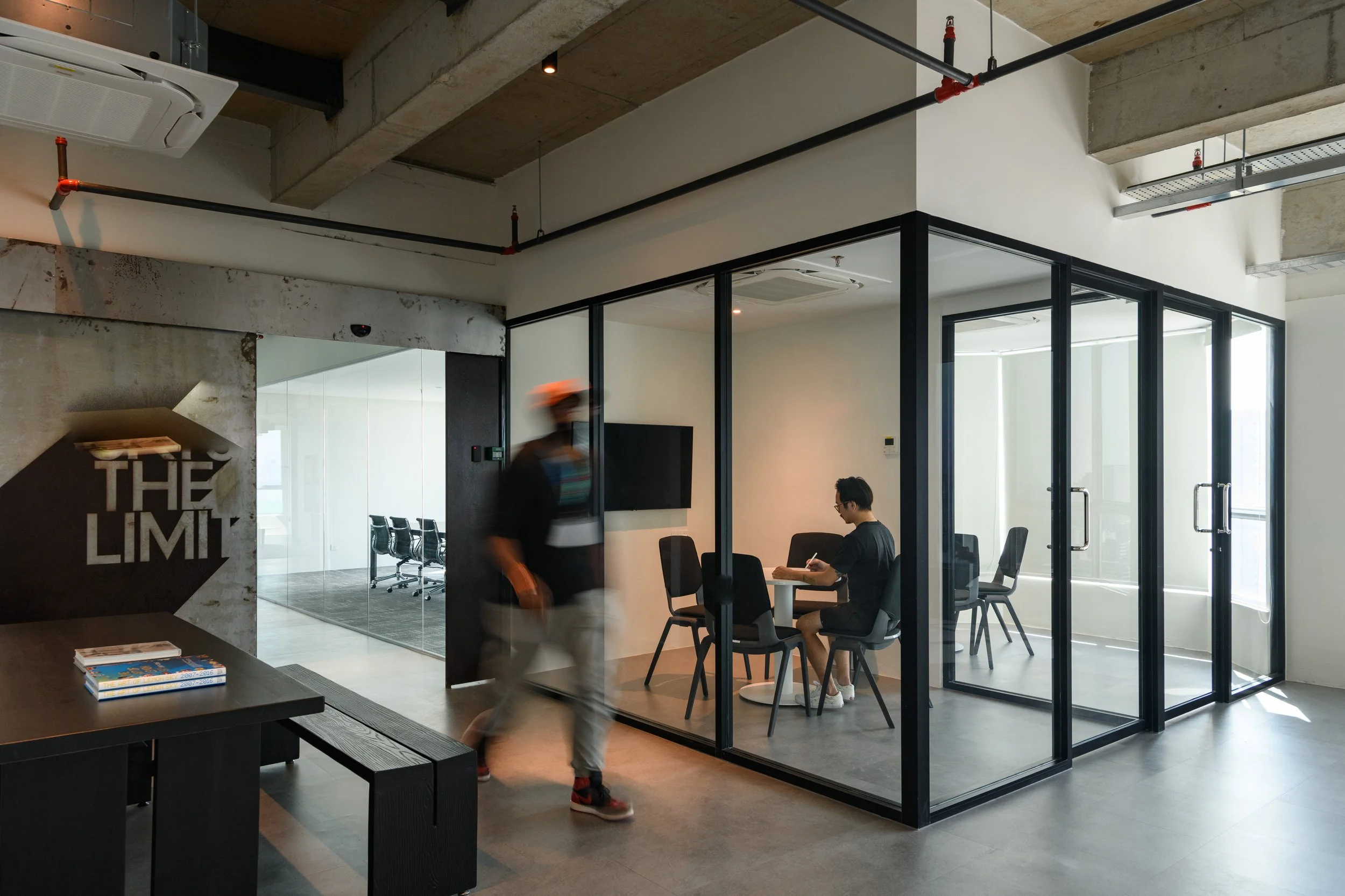 V2409-18 DSC0076.jpg