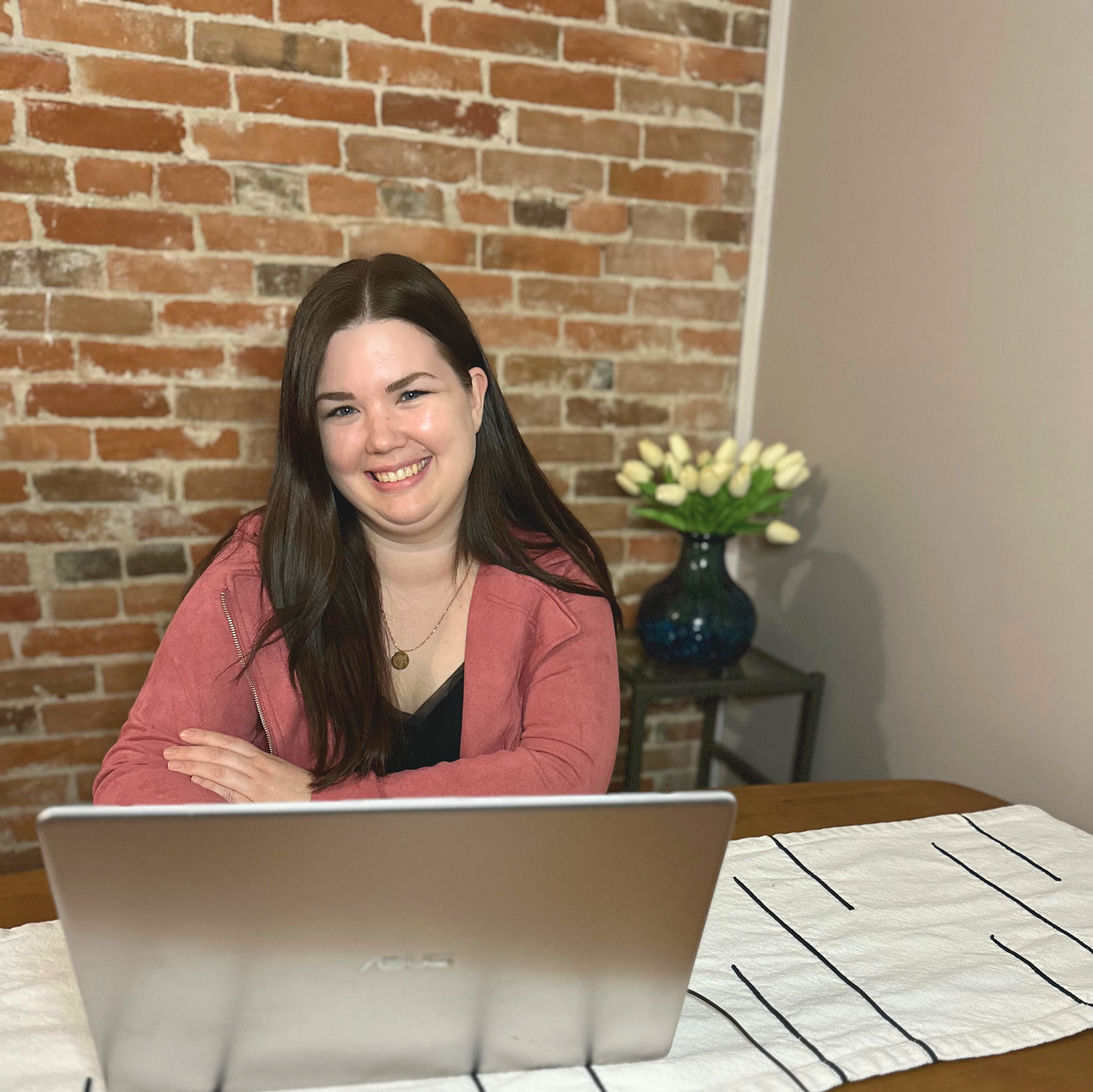 Rachel Gunn, a Nashville therapist specializing in anxiety, people-pleasing, OCD, trauma, and perinatal mental health