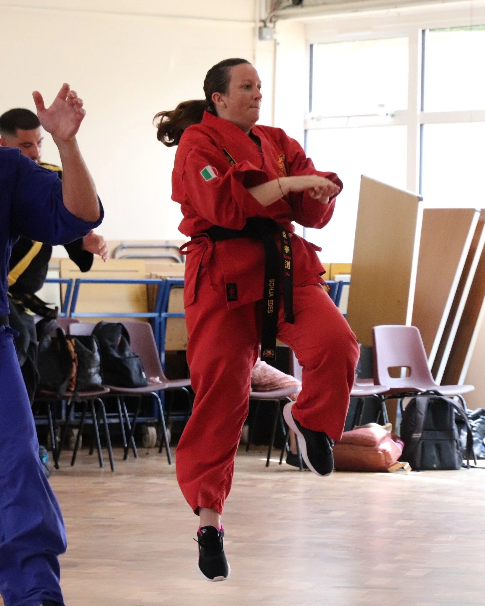 🥋👊 As part of a tough, exhausting Black Belt and Dan Grading, finding the energy for jumping techniques is always a challenge. Nothing but Jumping Knees today! Well done to the students for making it through. 🎉

Learn more or start your Qi Kwan Do