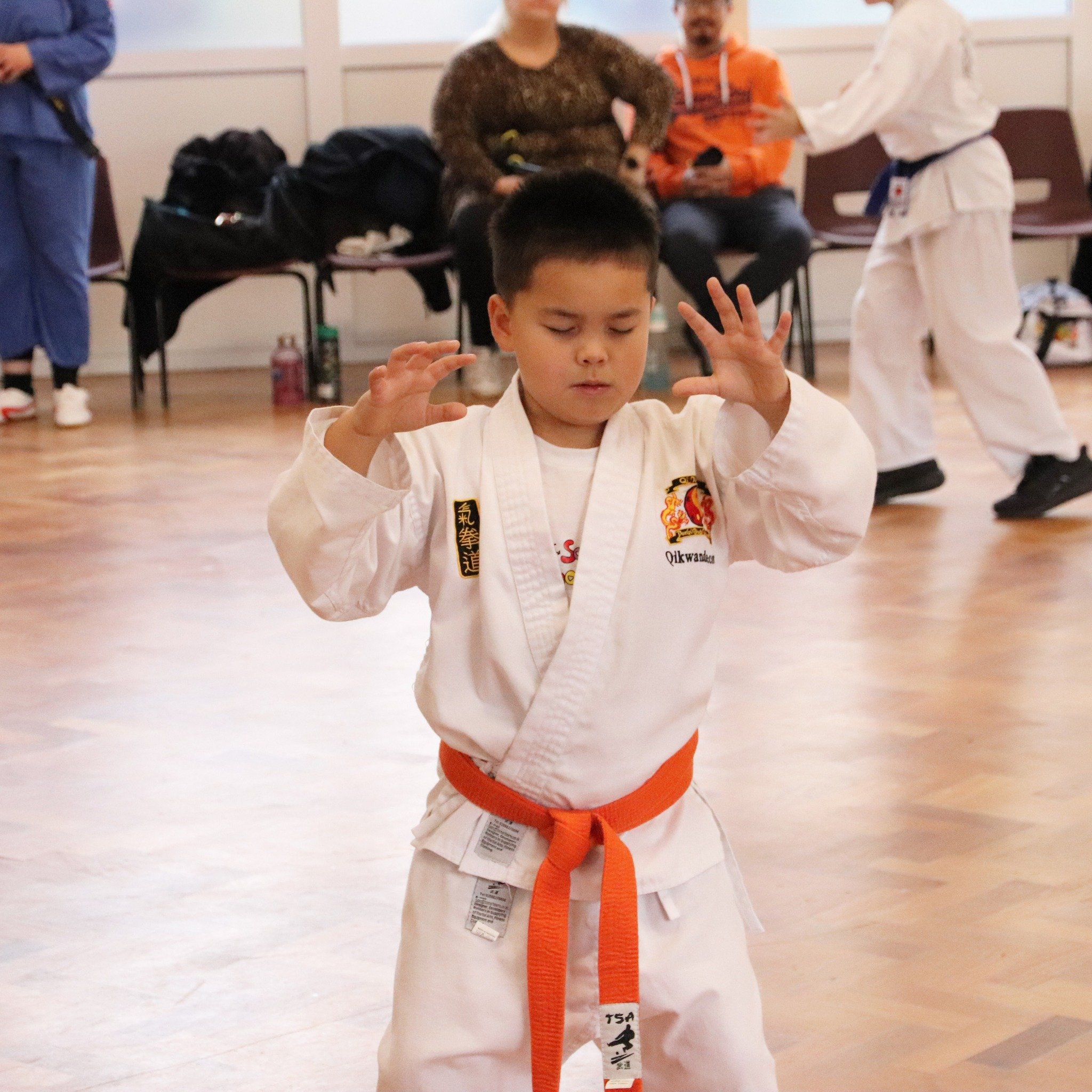 🥋👊 Enjoy some great pictures from a fantastic Welwyn Garden City grading at the end of 2025, where a group of excellent students pushed themselves hard to earn their new belts and tags! Starting with some pictures from Qigong, used to prepare and t