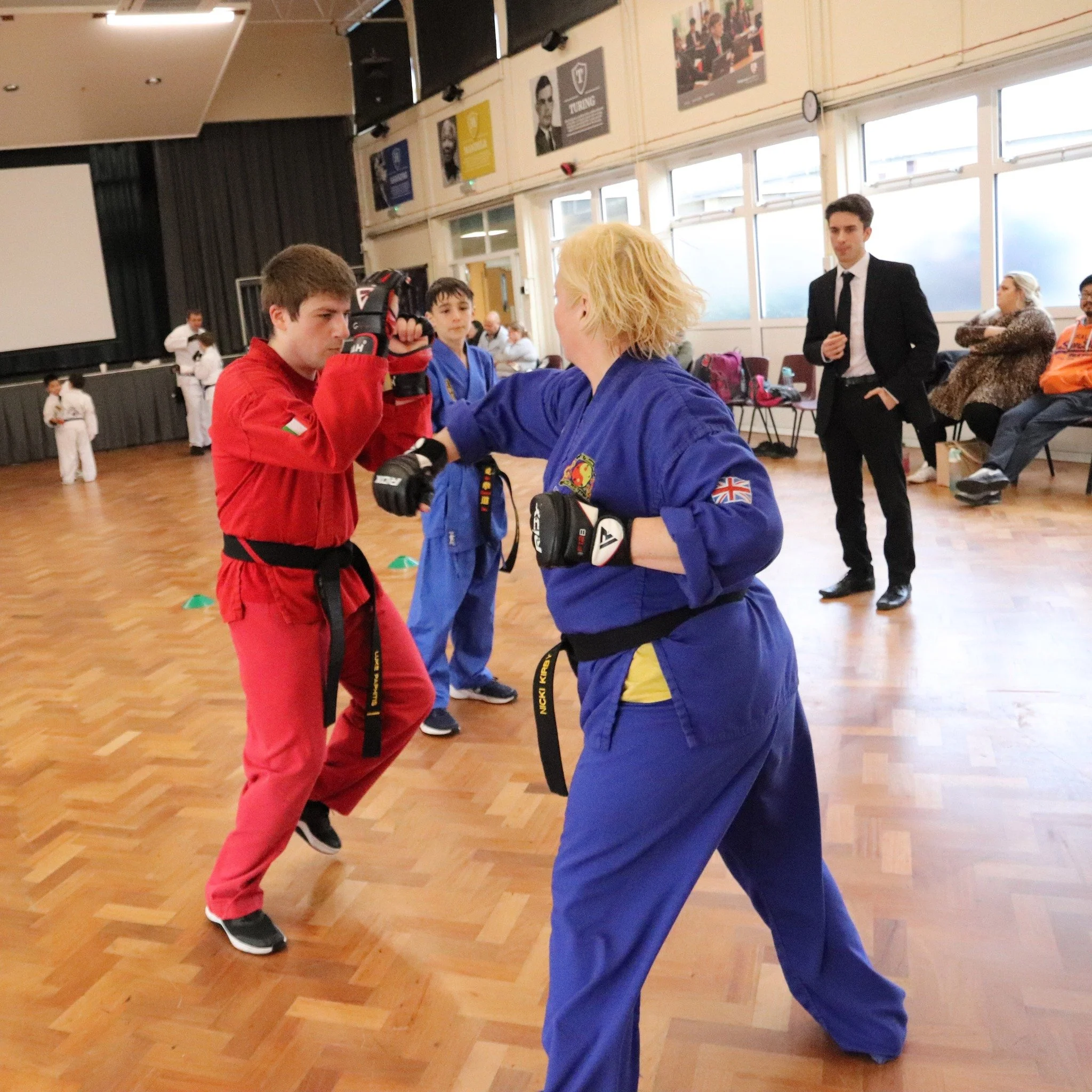 🥋👊 Qi Kwan Do students learn to defend themselves through clear blocking techniques with follow-up strikes. Fantastic blocking skills on display at the grading by Colour Belt students, as well as by Black Belt students in their multi-attacker defen