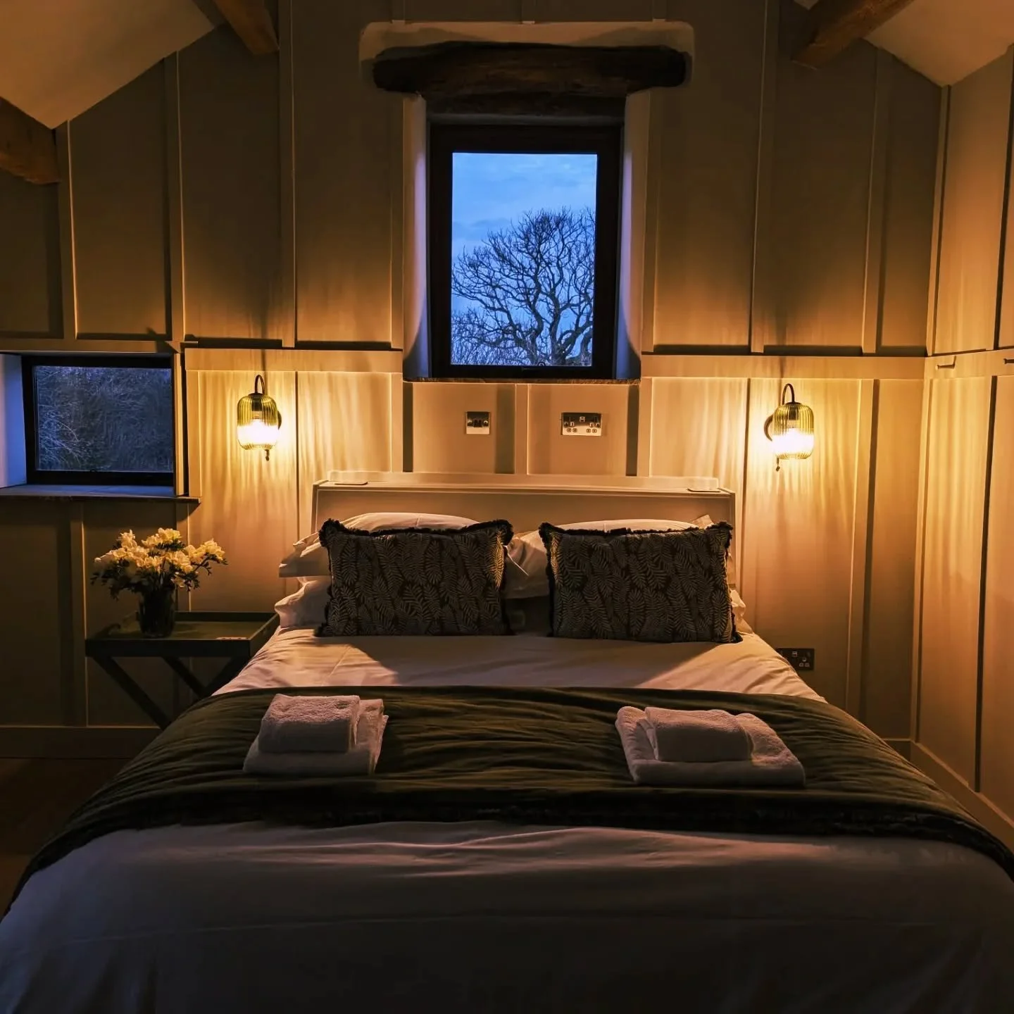 The Cottage at Laythams offers the perfect balance of comfort and nature.

Sleeps up to 5, featuring a stunning master bedroom, a single skylight bedroom ideal for starry nights, a cosy log burner, and a newly fitted kitchen. 

With direct access to 