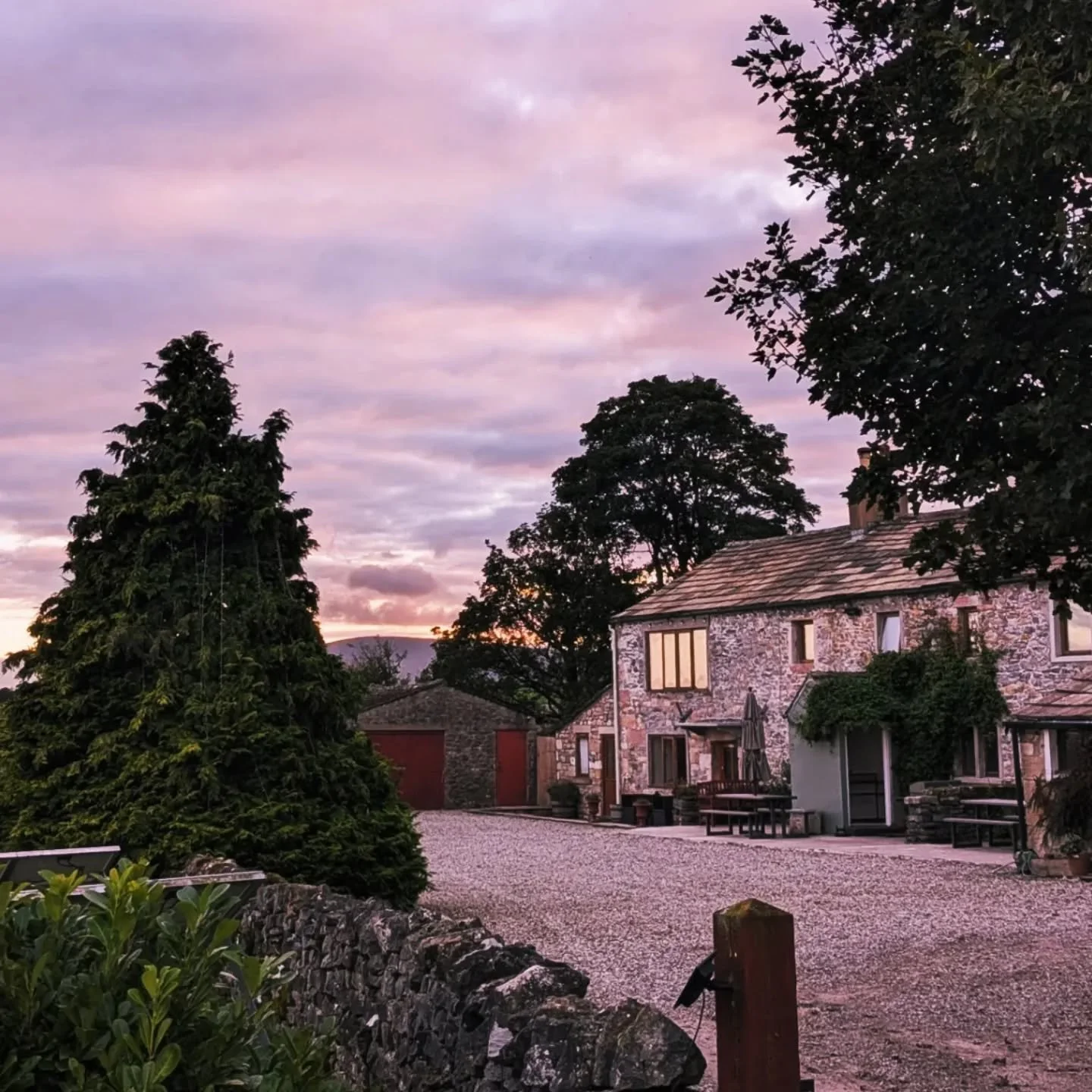 Farmhouse stays done right at Laythams!

Looking for the perfect countryside escape? Our beautiful farmhouse has everything you need for a memorable stay 

* Sleeps up to 8
*Games room for all ages including pool and darts 
* Large living room with a