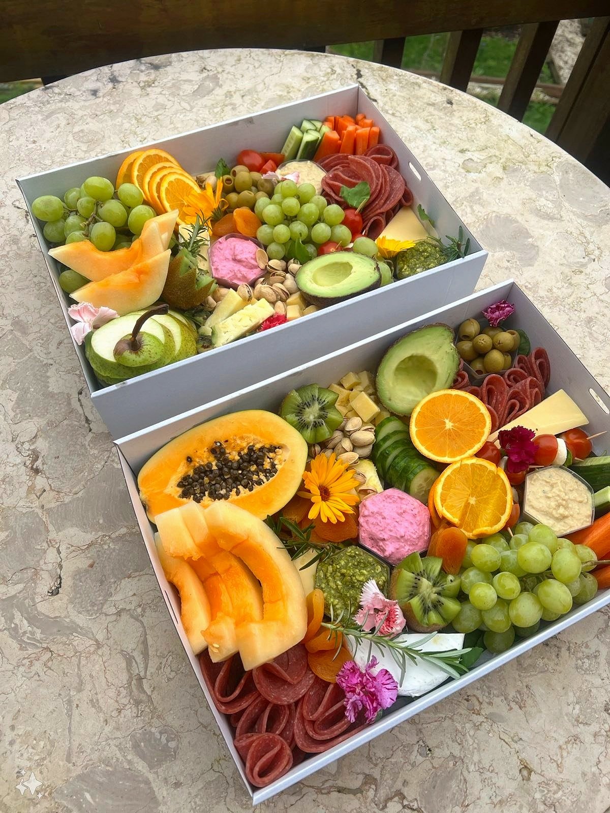 Medium Box (Feeds 6-8)