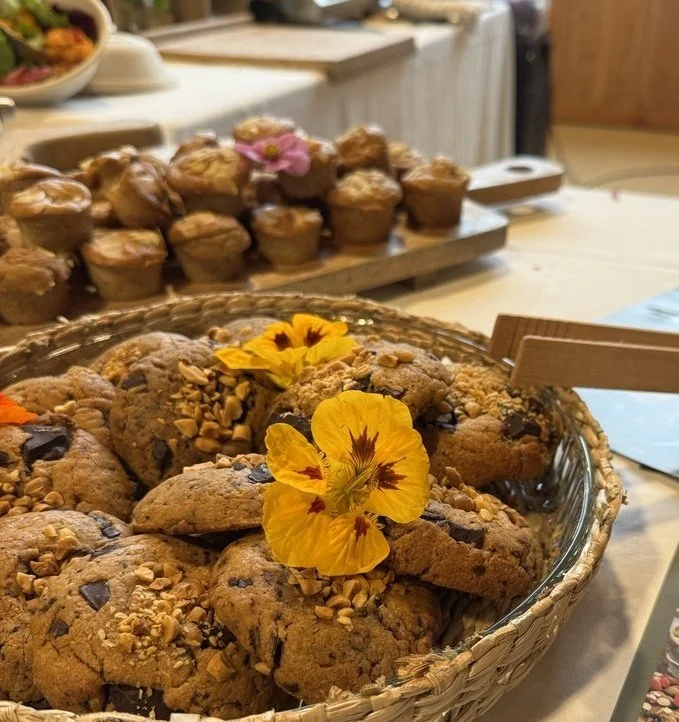 cookie et muffin déposé sur un buffet pour séminaire d'entreprise Native Cameline