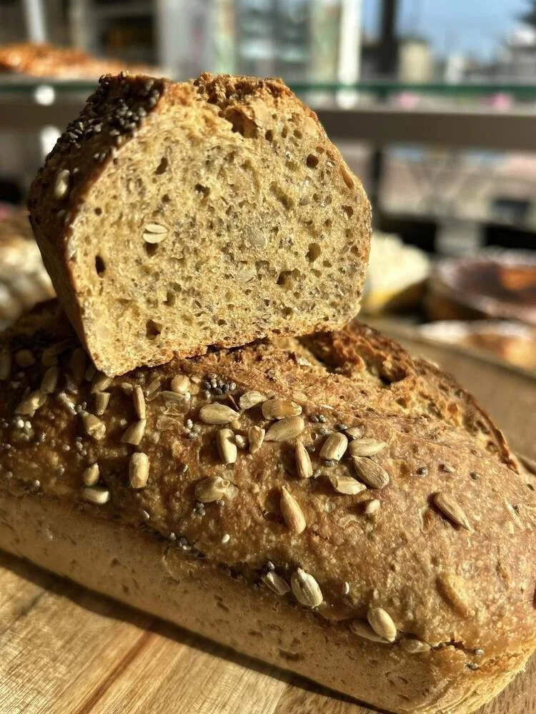 miche de pain artisanal sue planche bois
