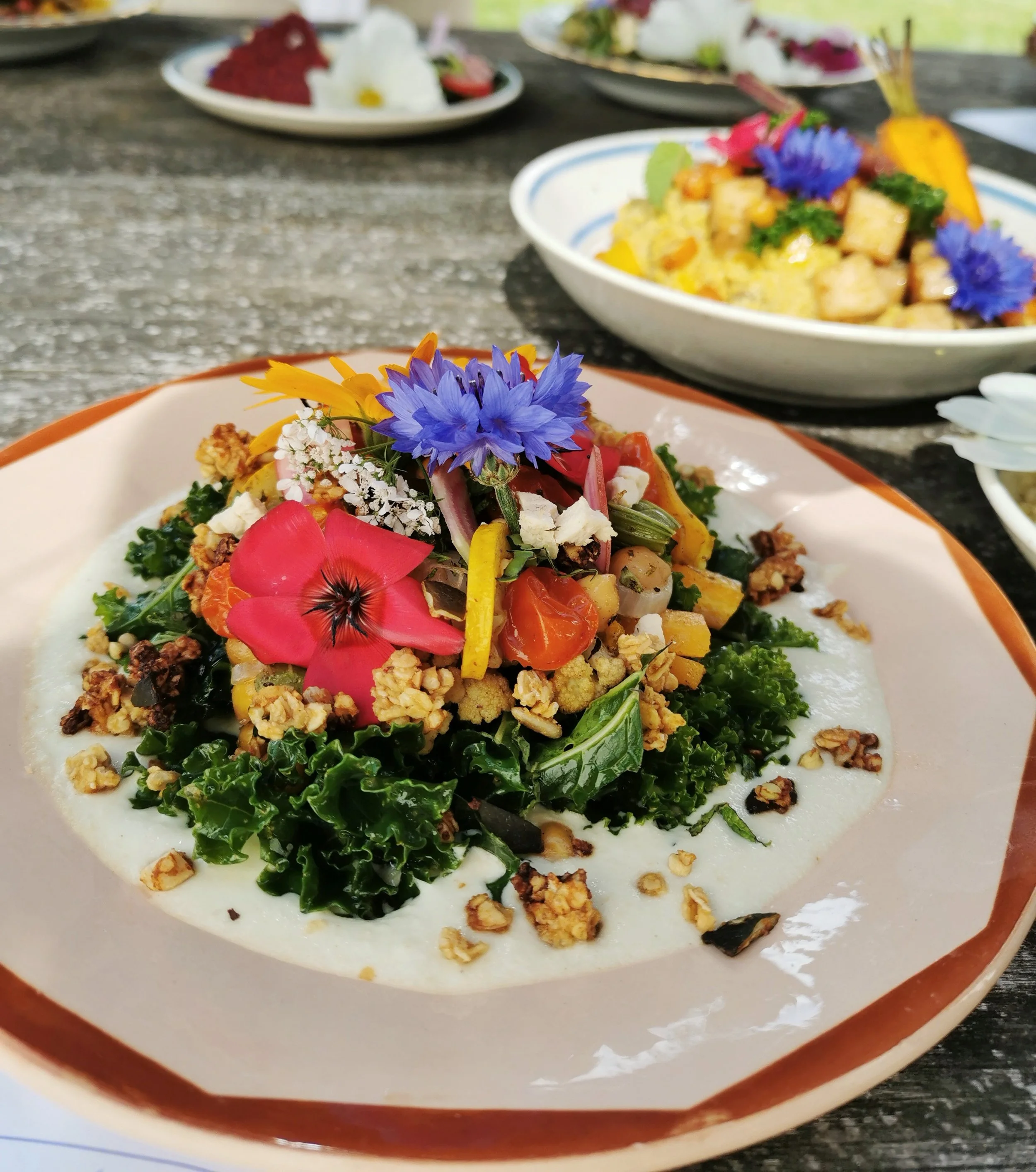 Native Cameline crème de cajou chou kale mariné légumes rôti granola salé fleurs à la Ferme de Brouage au stage Foodista thérapy avec Ninou food