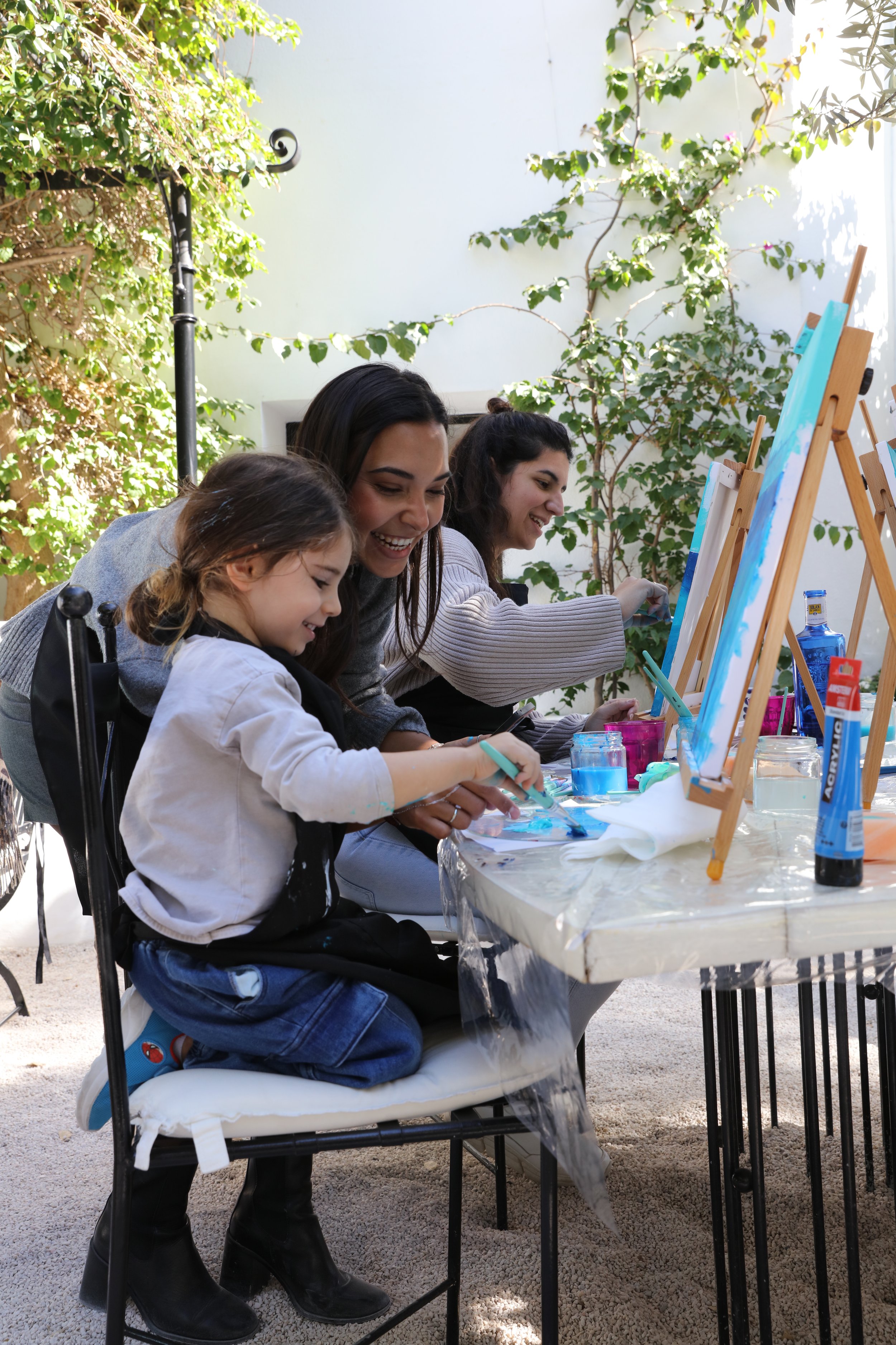 FAMILY FRIENDLY Paint & sip at Kiddo family lounge, Friday 31st may 2024 From 5pm to 7pm, ADULT TICKET
