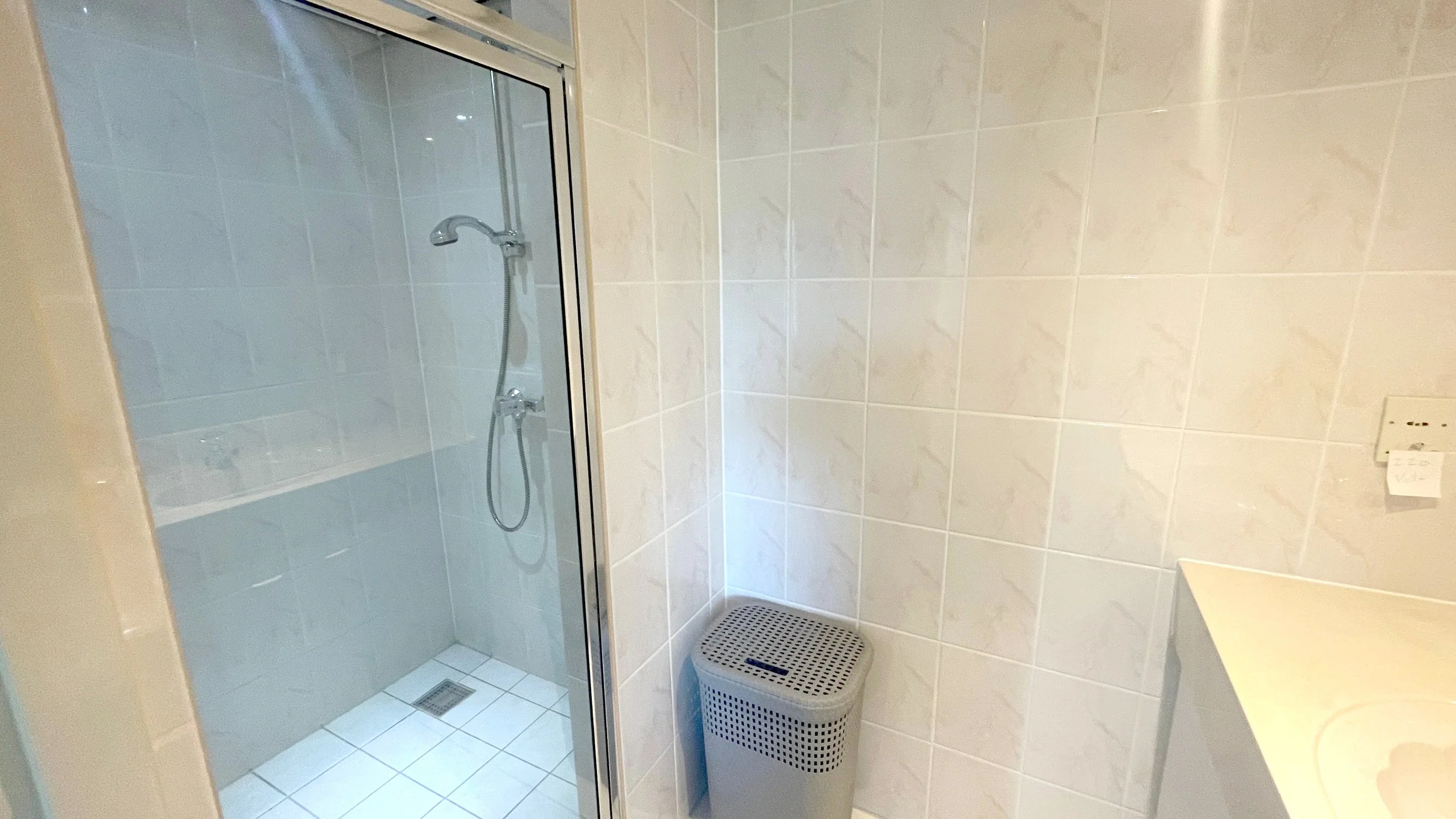 kleine badkamer.jpg