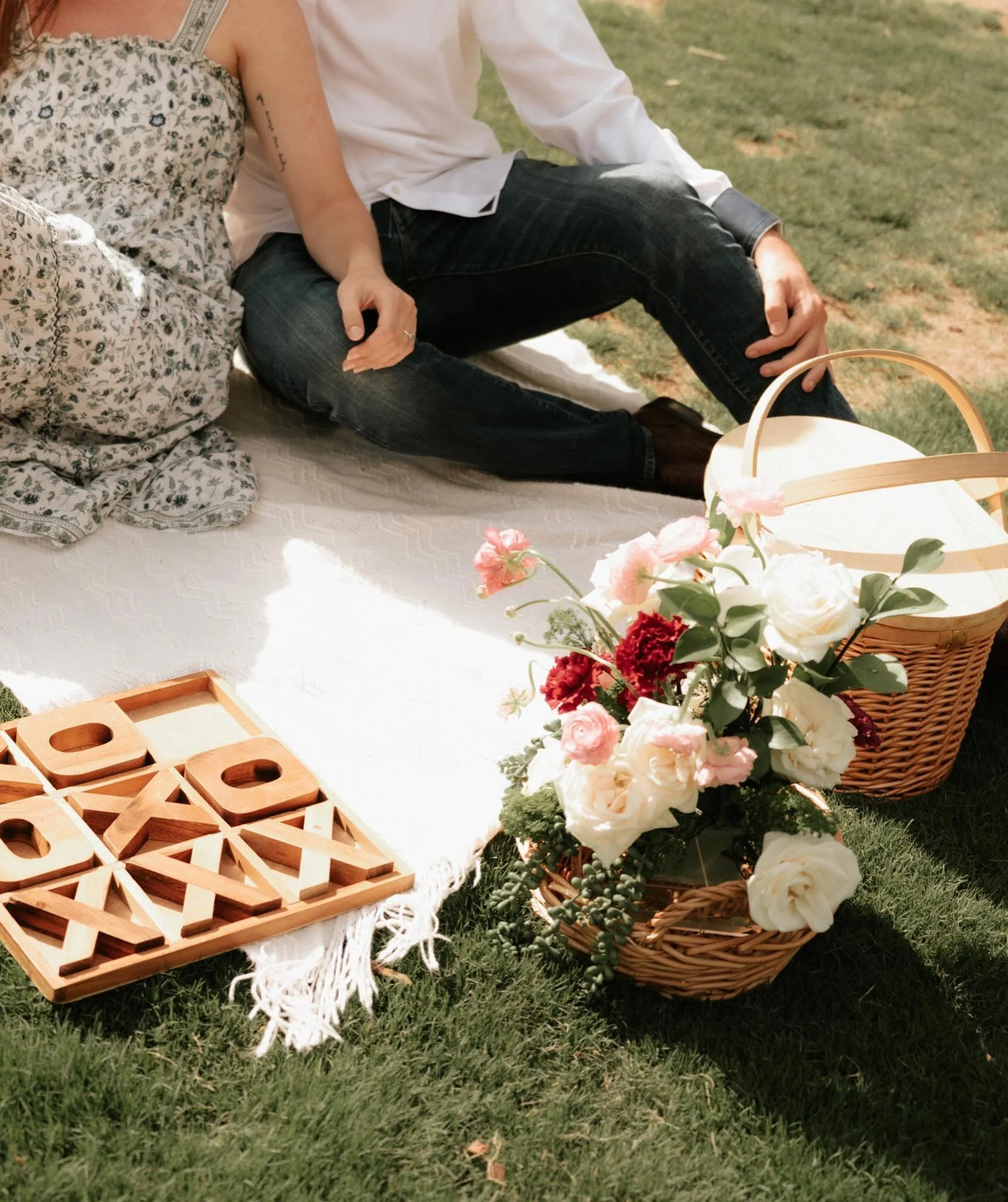 Rain or shine, we make sure your picnic experience is stress free, so you can be present in the moment ✨ 

Photos @adornmentphoto 

.
#raleighnc #raleigheventplanner