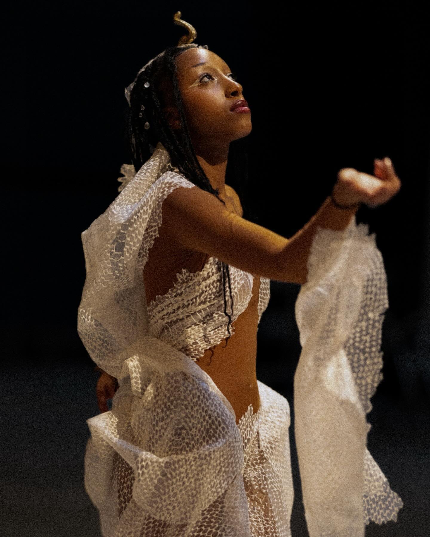 From the Screen to the Seams
Cleopatra
Performer: @ellsmaytodd Photo: @kristinashoots