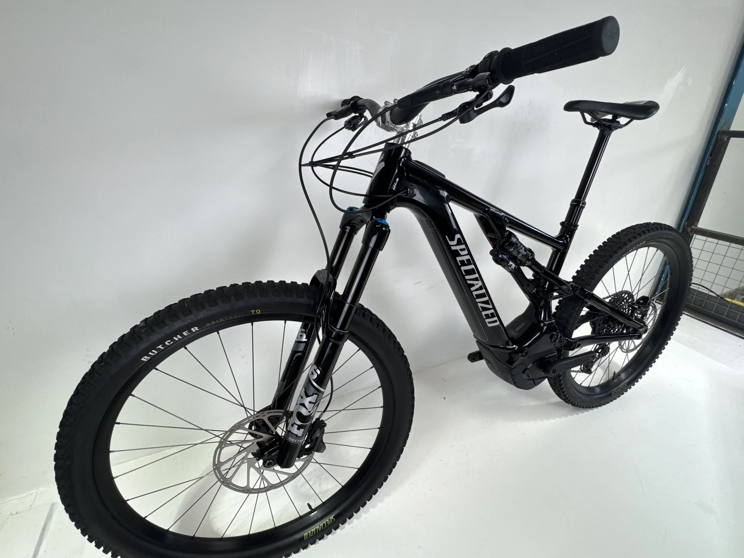 3_276 - 05 Non-Drive Side Front Quarter.jpg