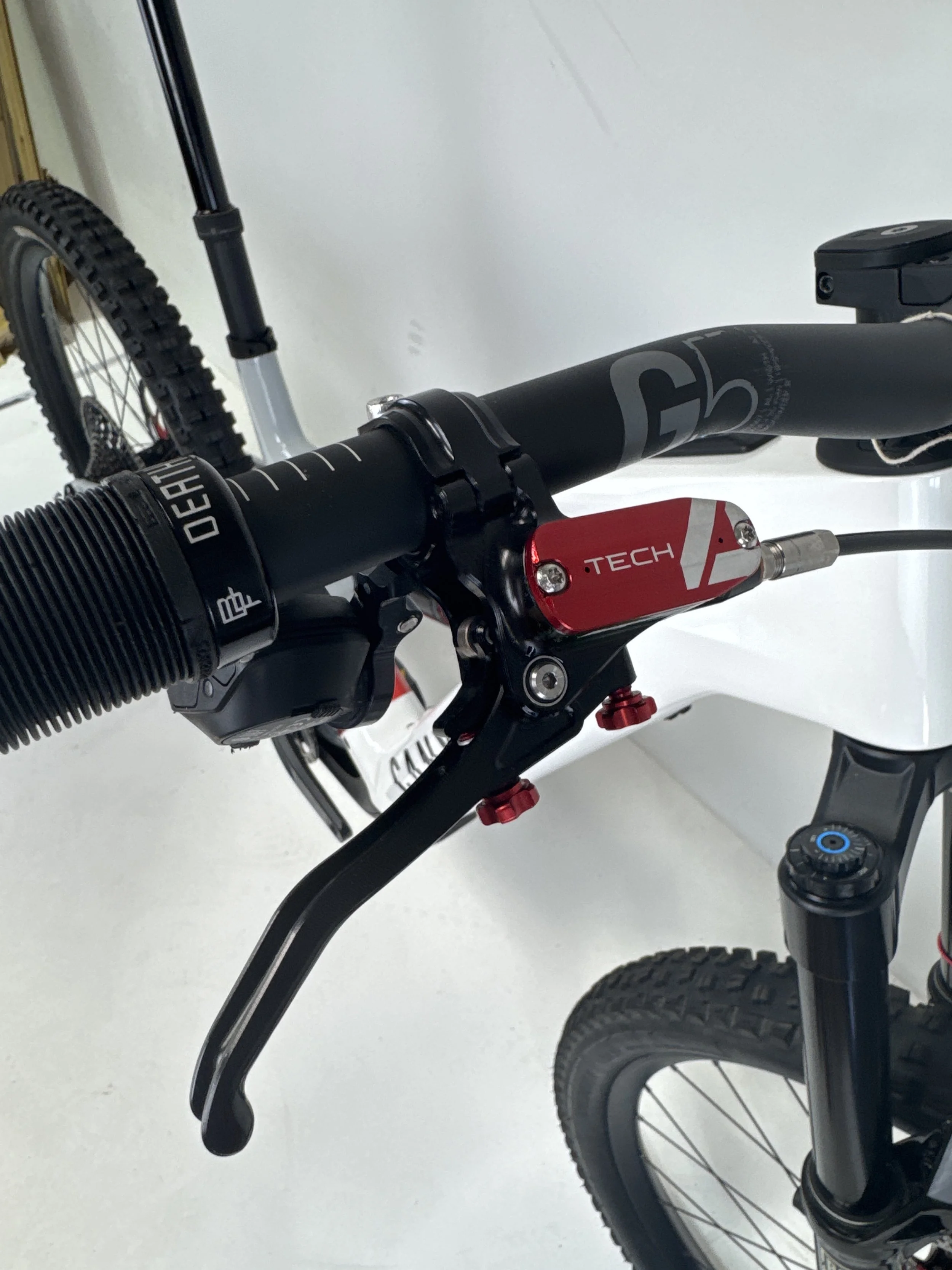 3_309 - 07 Brake Levers.jpg