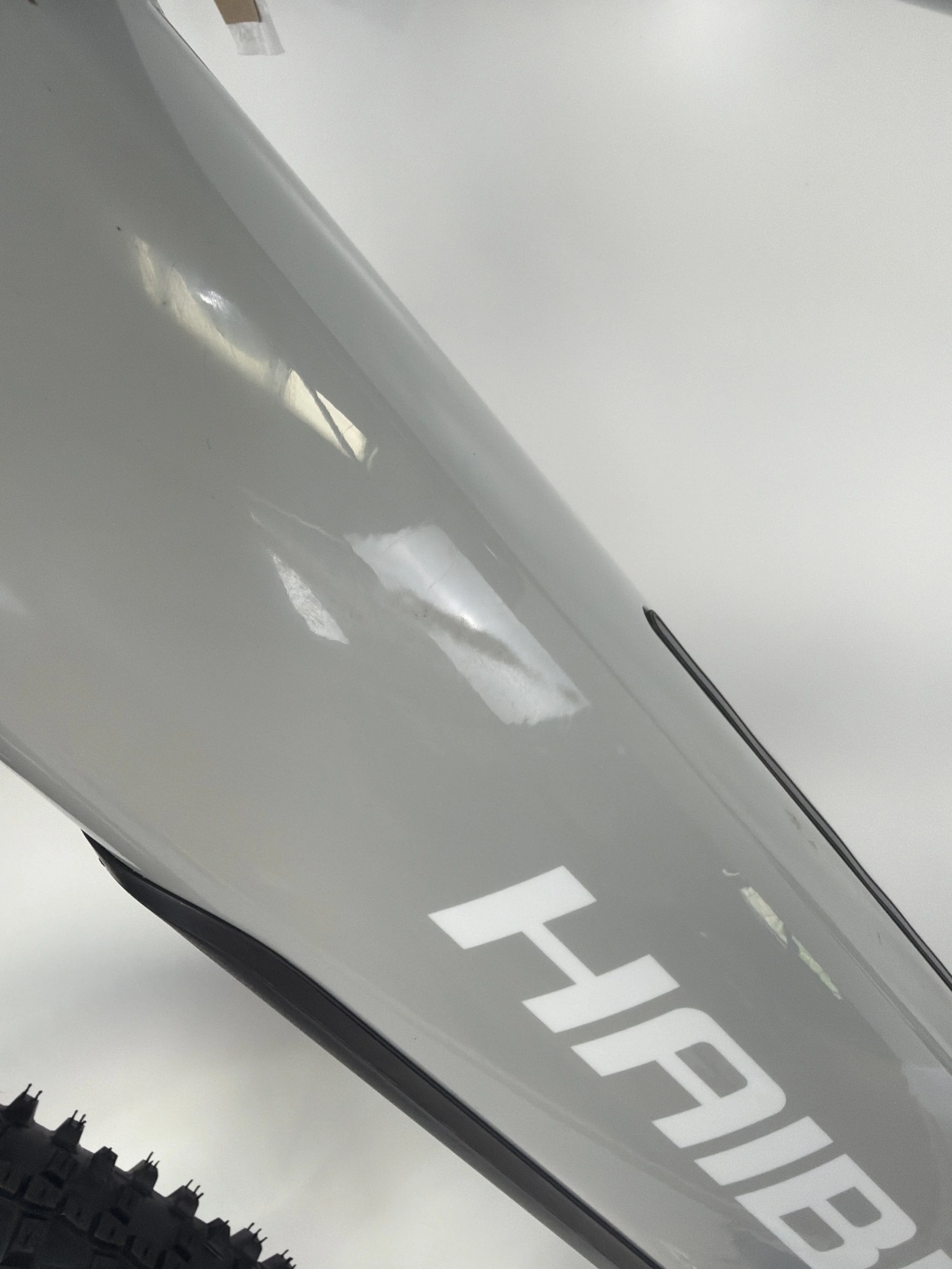 3_412 - 12 Cosmetic Marks Damage.jpg