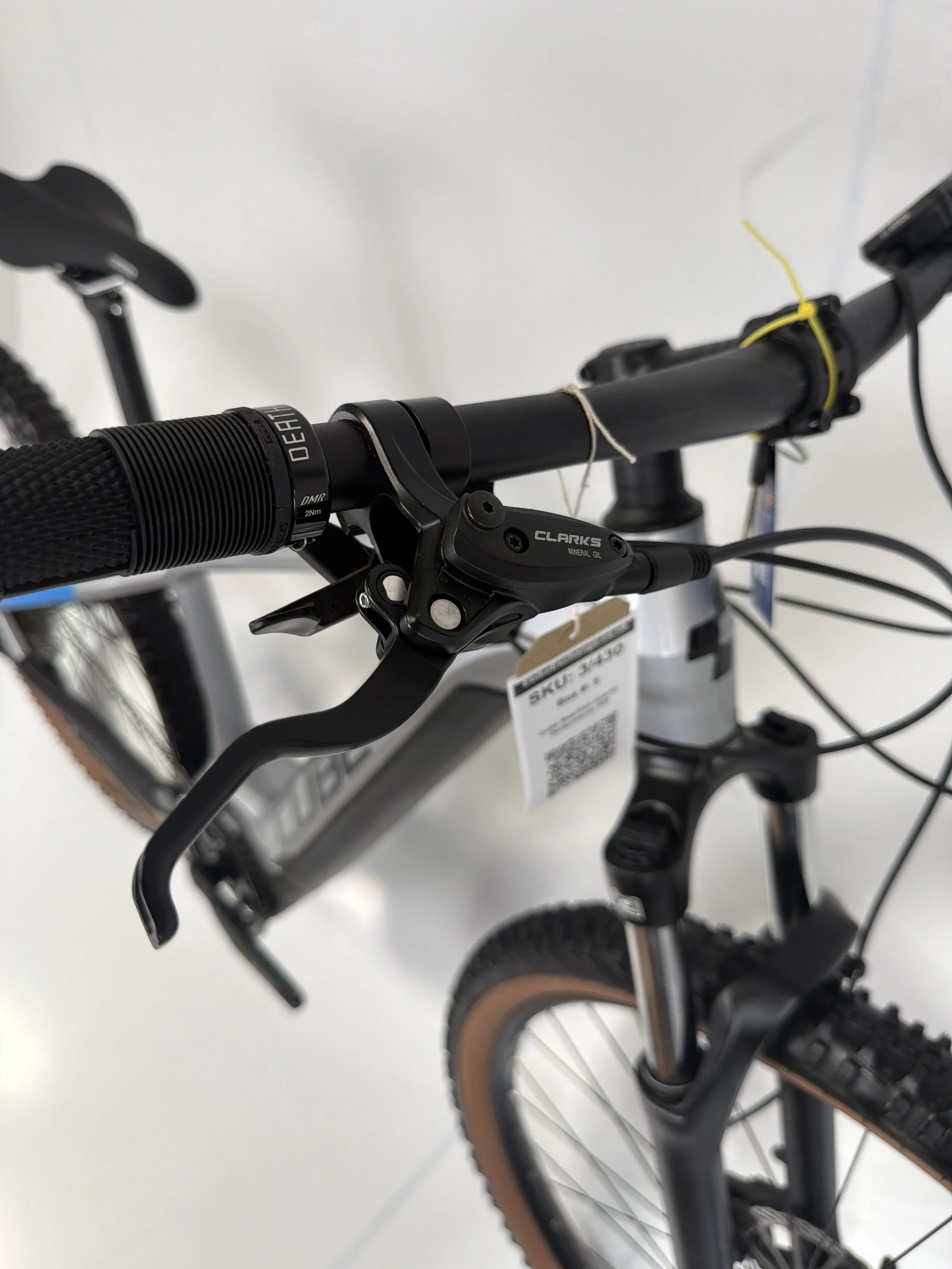 3_430 - 07 Brake Levers.jpg