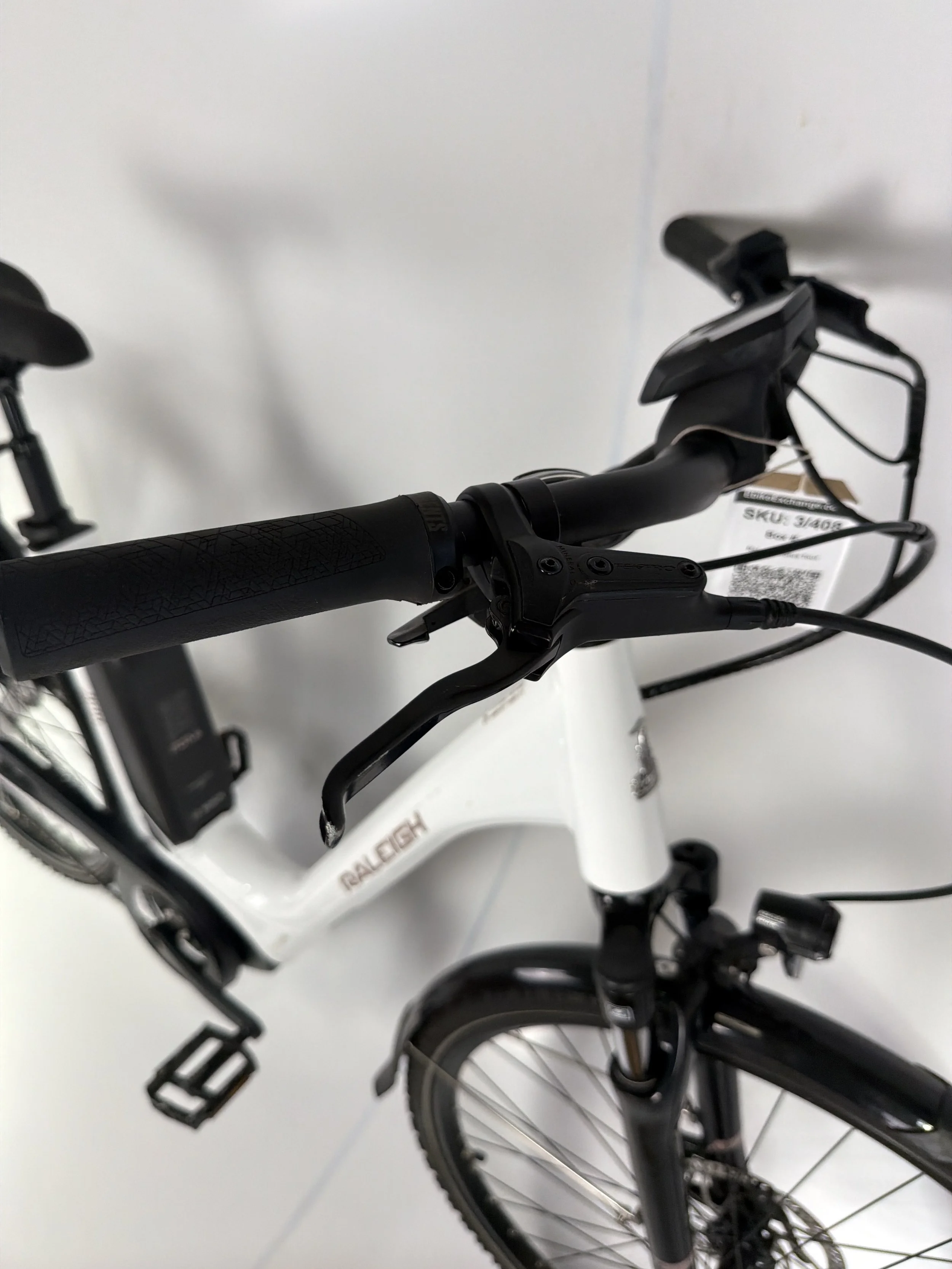 3_408 - 07 Brake Levers.jpg