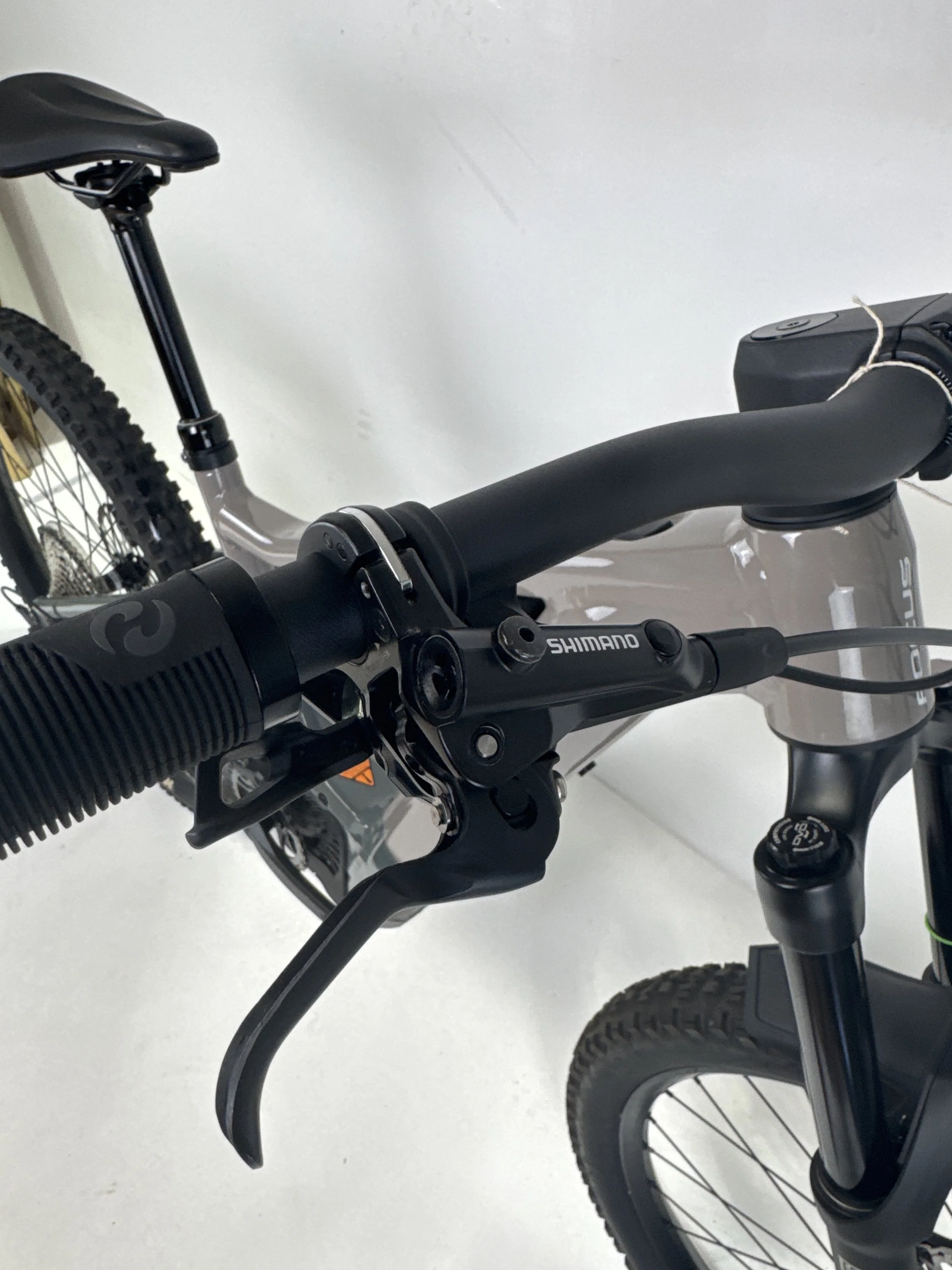 3_308 - 07 Brake Levers.jpg