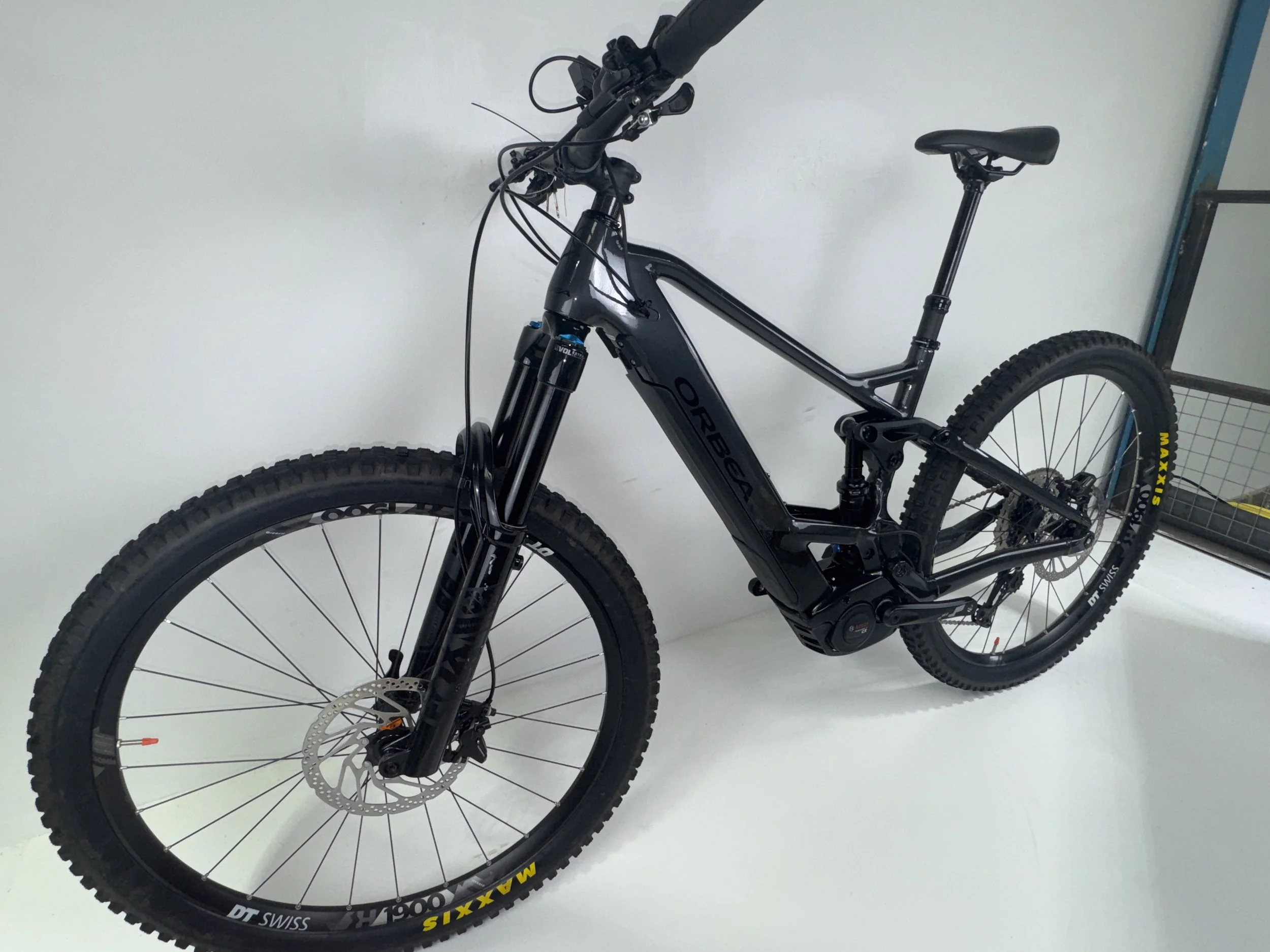 3_268 - 05 Non-Drive Side Front Quarter.jpg