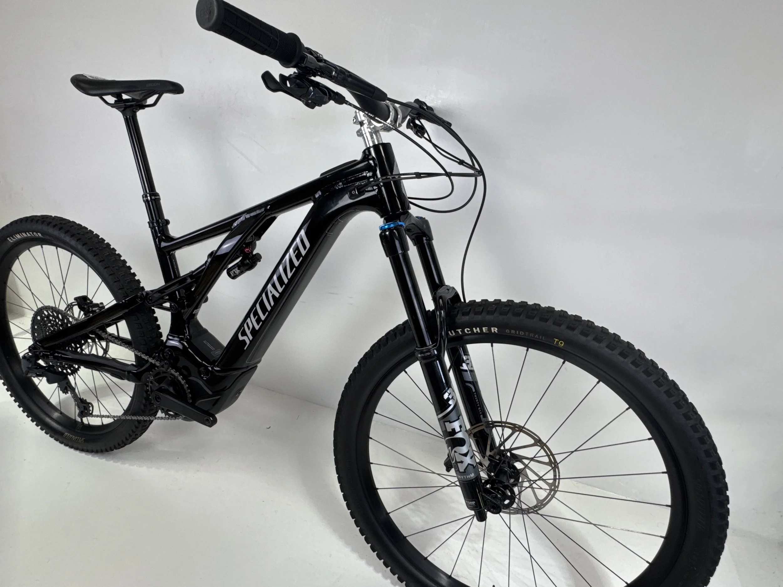 3_276 - 03 Drive Side Front Quarter.jpg