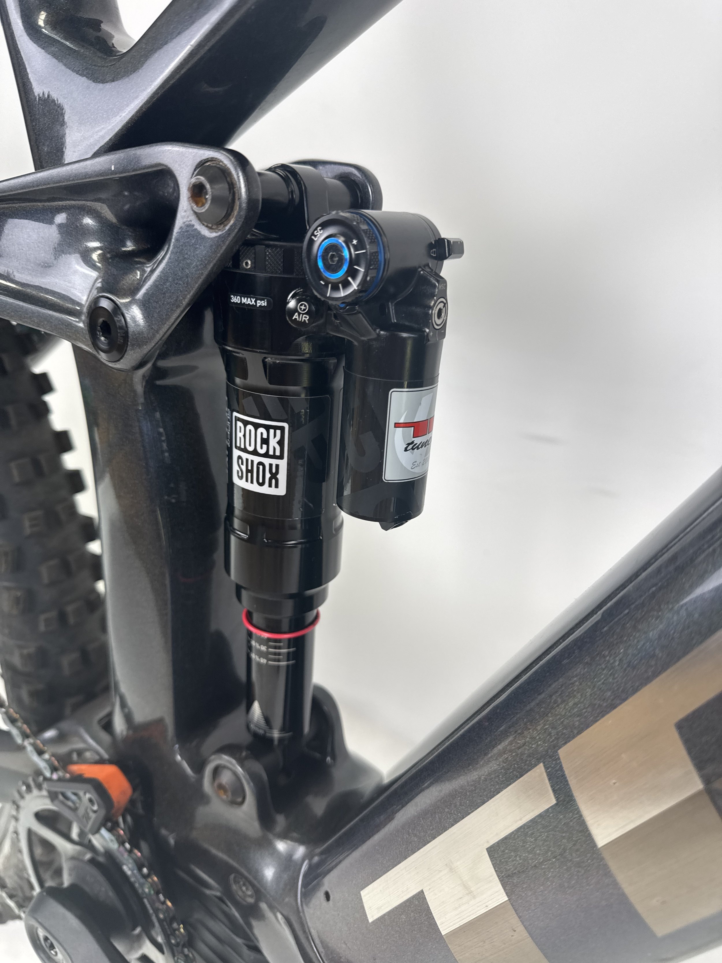 3_265 - 10 Shock.jpg