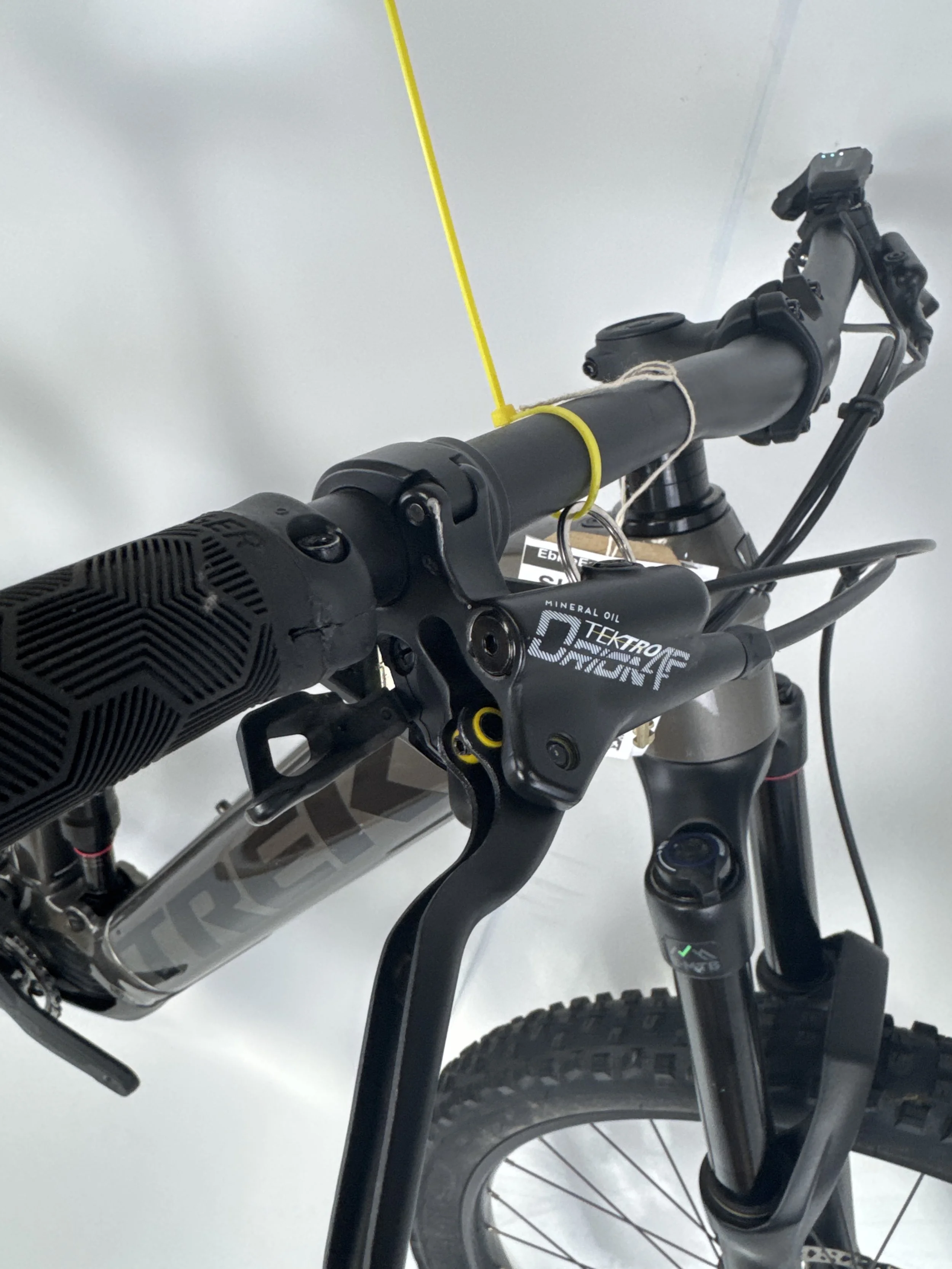 3_353 - 07 Brake Levers.jpg