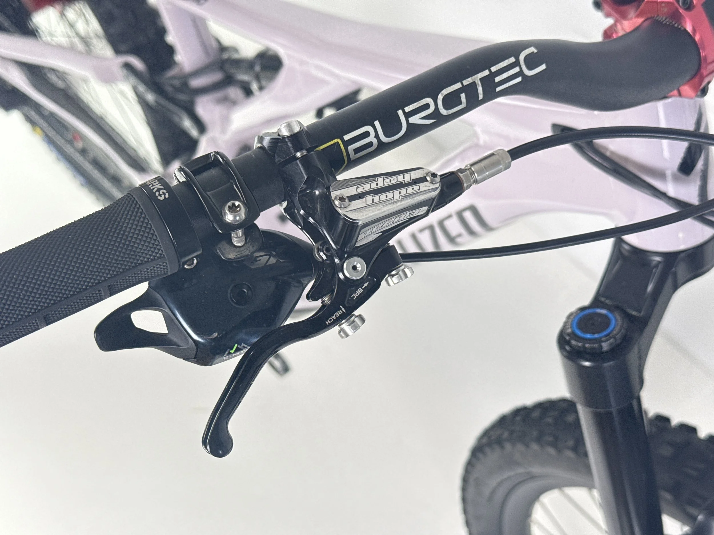 3_253 - 07 Brake Levers.jpg