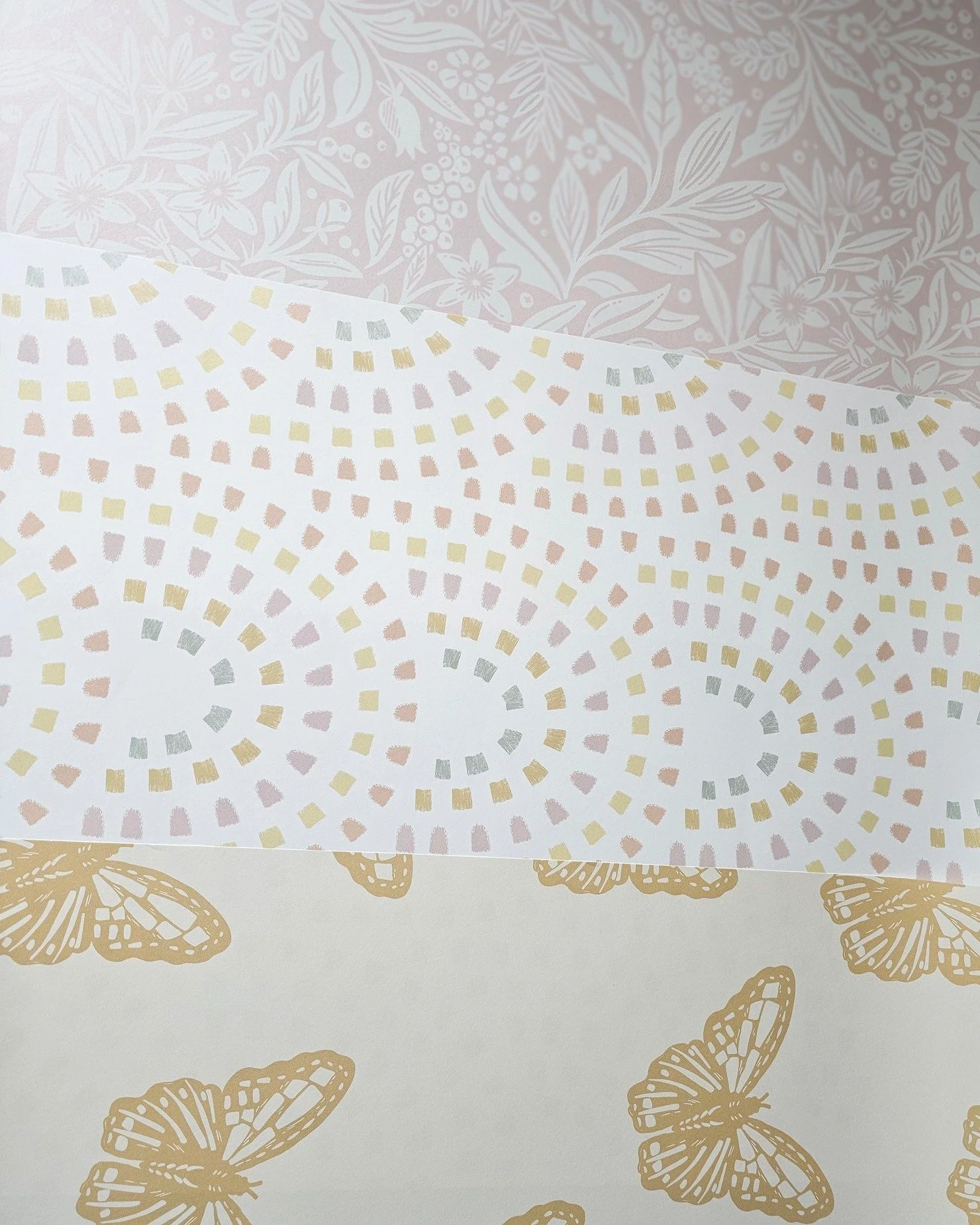 Remember when we shared the wallpaper options for these three kids&rsquo; rooms a few weeks ago? 👀 So many of you shared your favorites! 

Well&hellip; the results are in. The wallpapers are up and we&rsquo;re already obsessed ✨

Did your favorites 