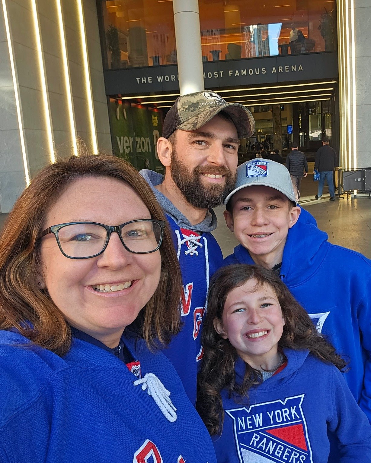 Home means a little more when it&rsquo;s filled with the people you love most. 🤍

Happy Mother&rsquo;s Day from our families to yours! 💐

#mothersday #happymothersday