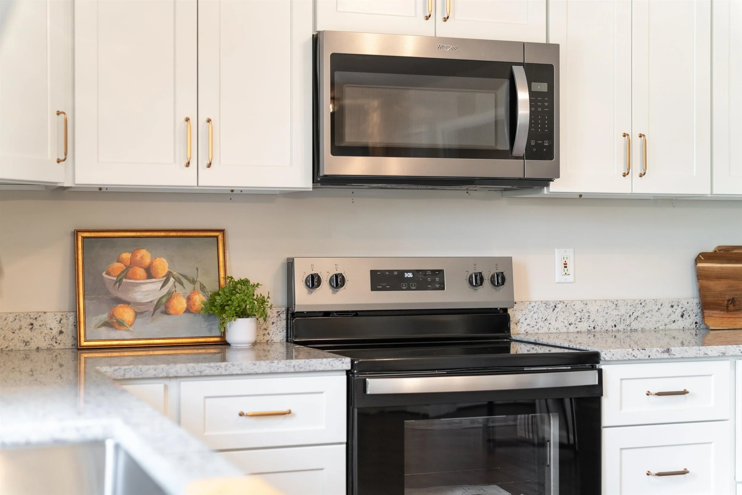 26-742 Valley View Rd-023.jpg